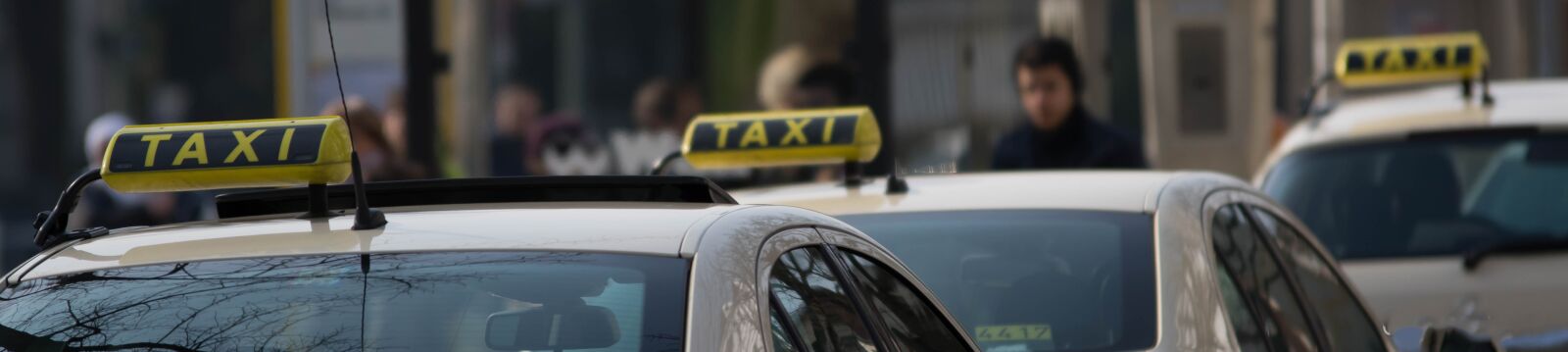 Pentax K-3 sample photo. Taxe, taxi sign, taxi photography