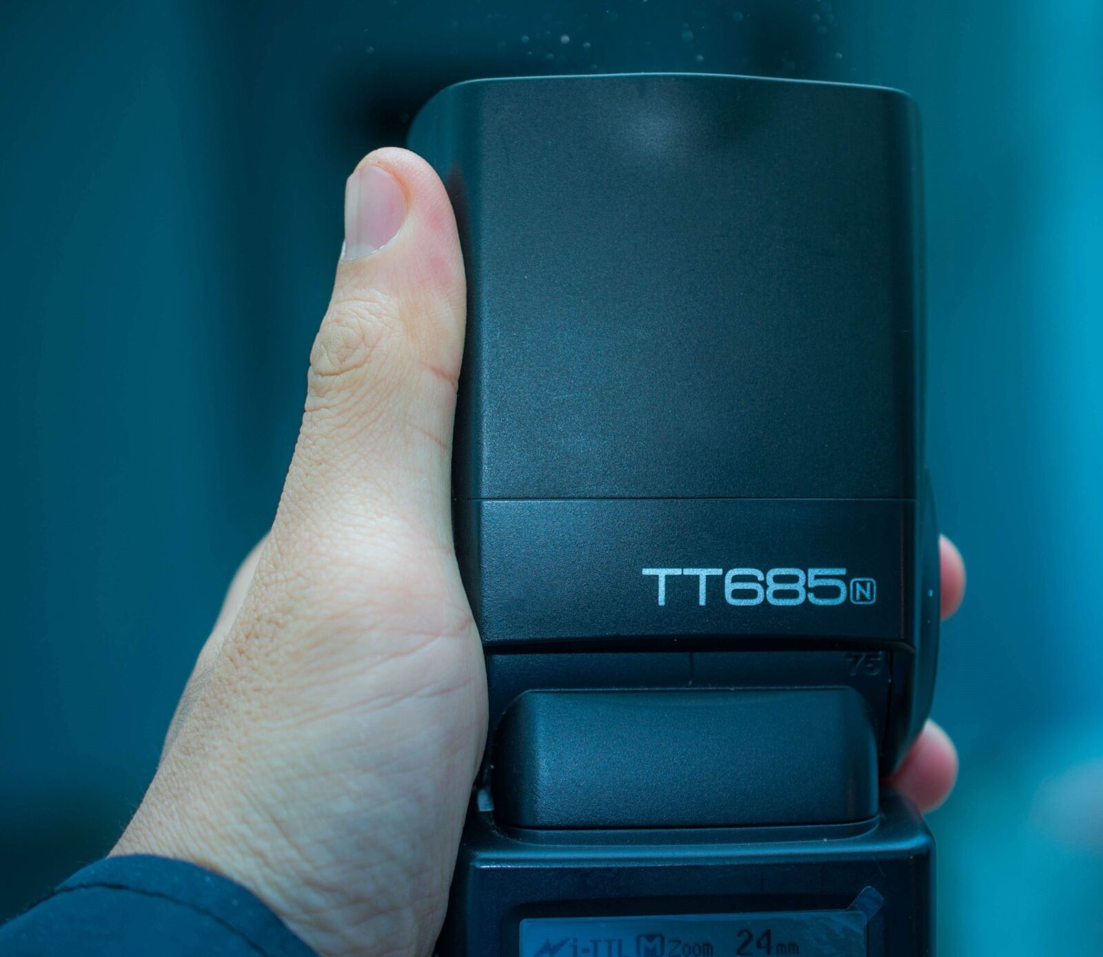 Nikon D90 sample photo. Flash, finger, hand photography