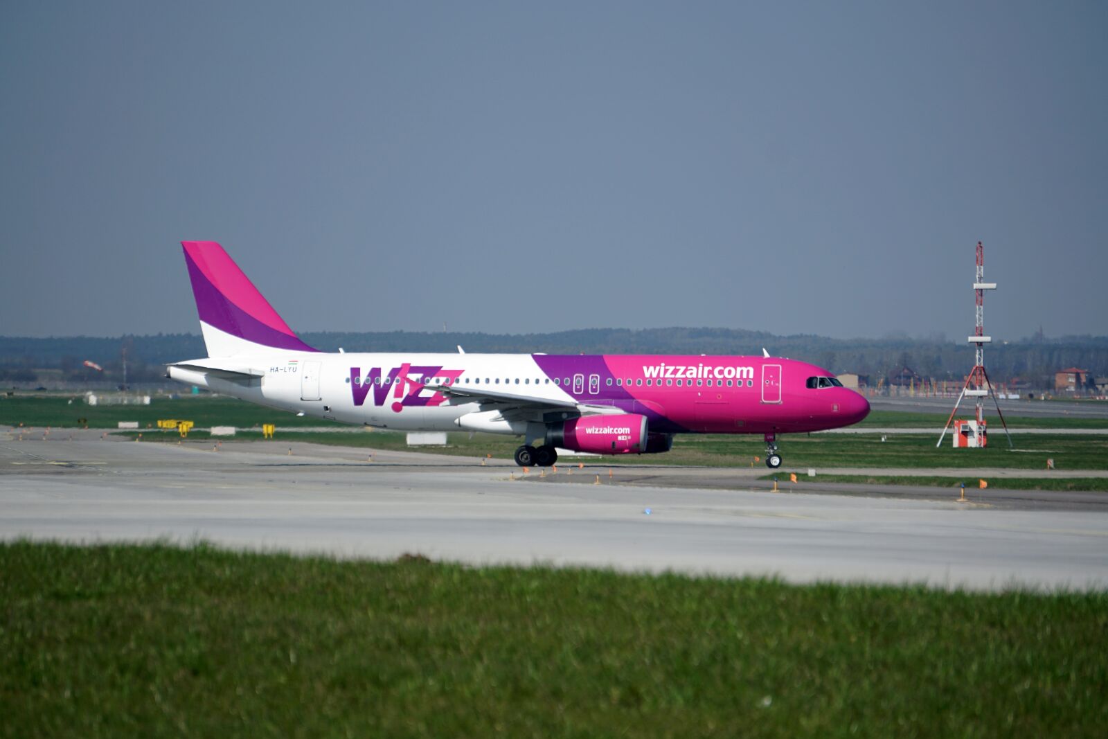 Sony E 55-210mm F4.5-6.3 OSS sample photo. The plane, airport, aviation photography