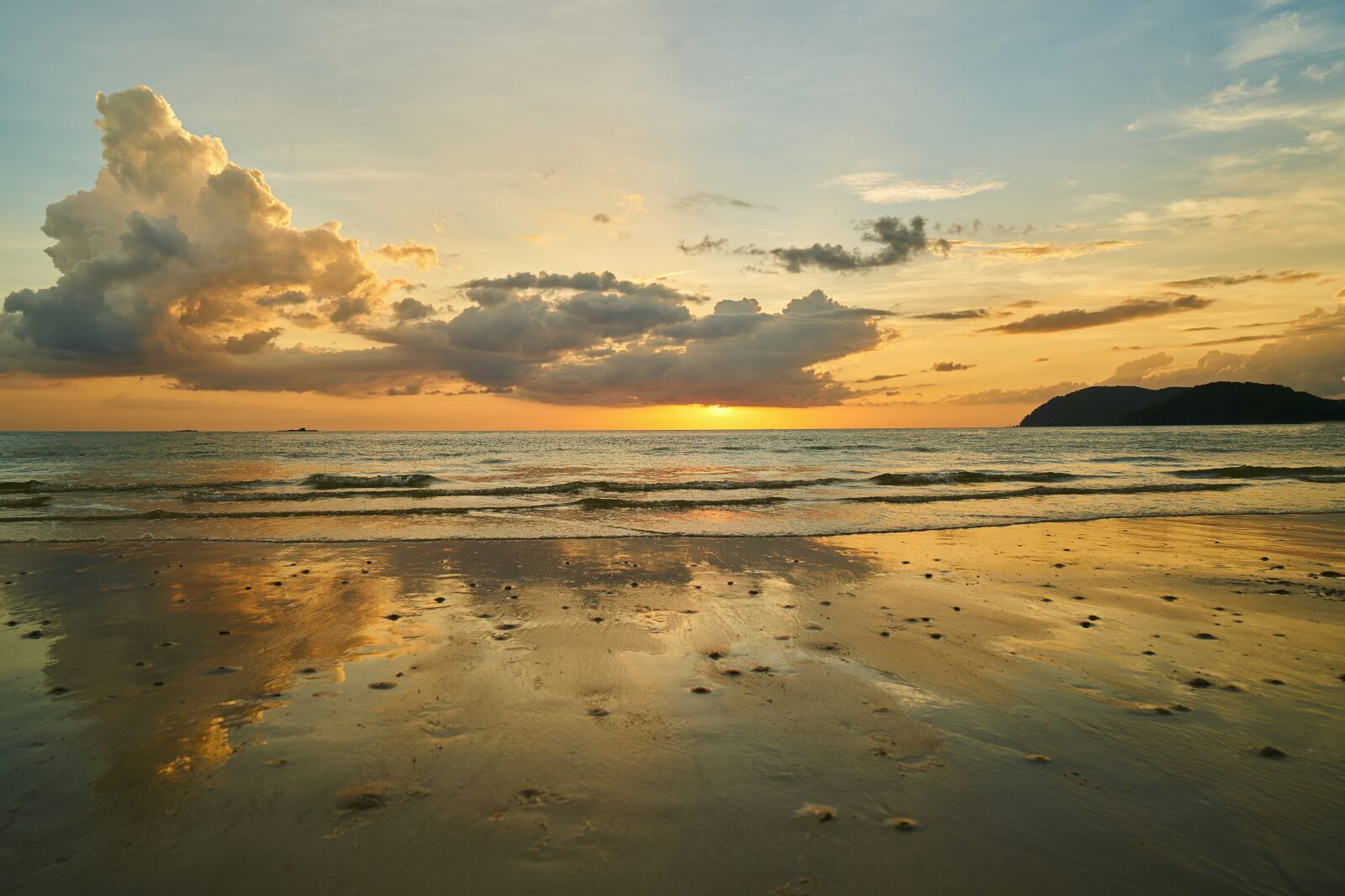 Sony a7R II sample photo. Landscape, yellow, sunrise photography