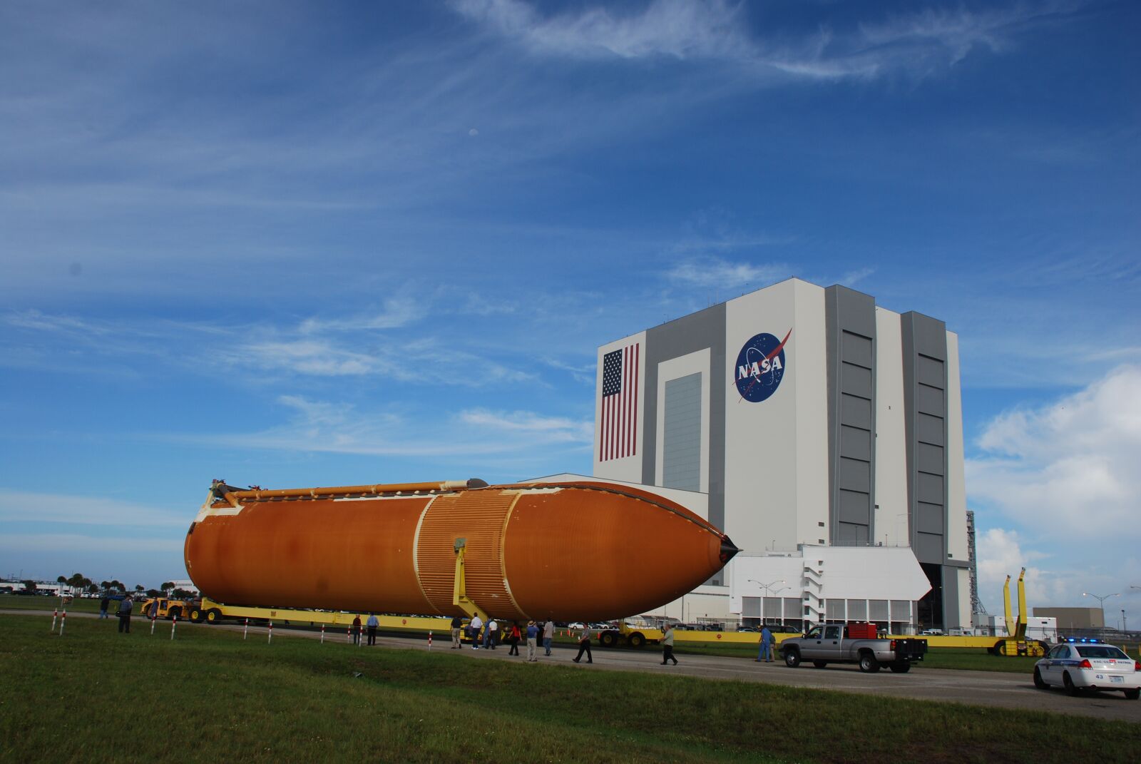 Nikon D40X sample photo. Hangar, nasa, astronauta photography
