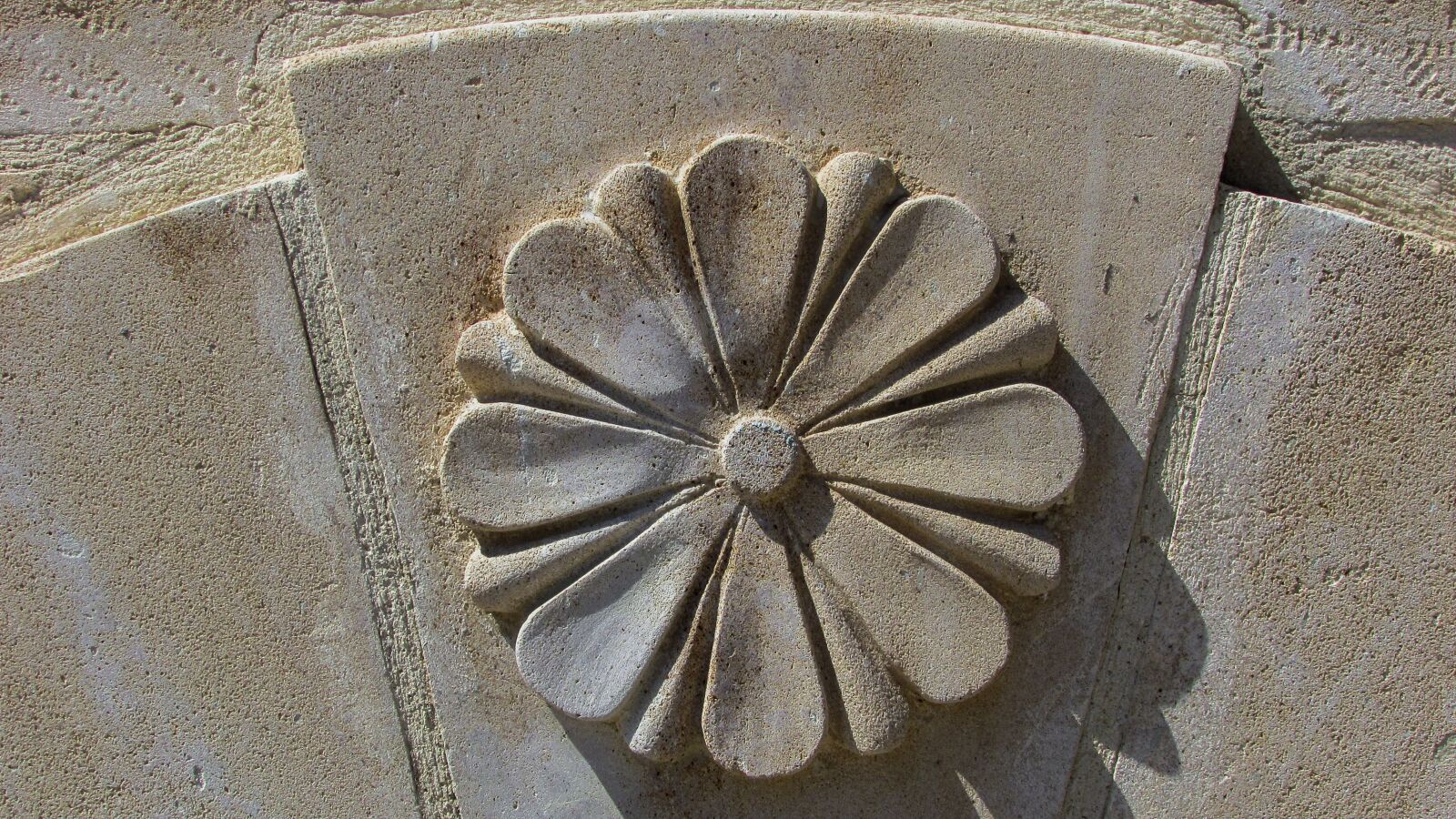 Canon PowerShot SX400 IS sample photo. Flower, engraving, stone photography