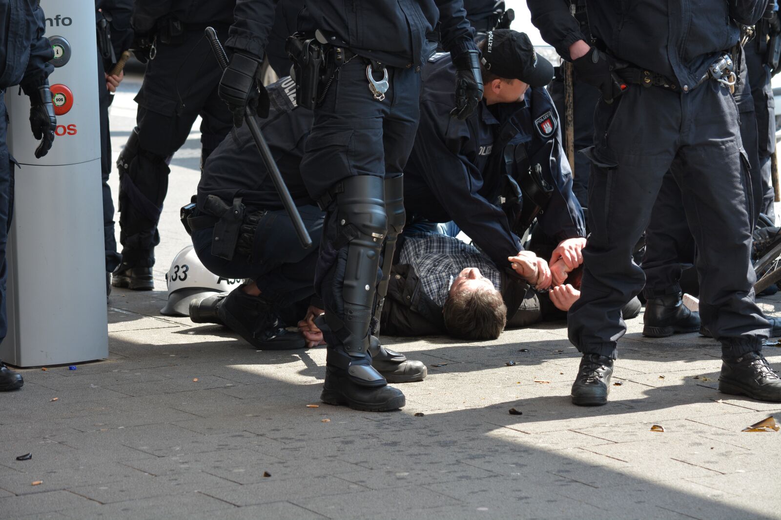 Nikon D7100 sample photo. Arrest, police, hamburg photography
