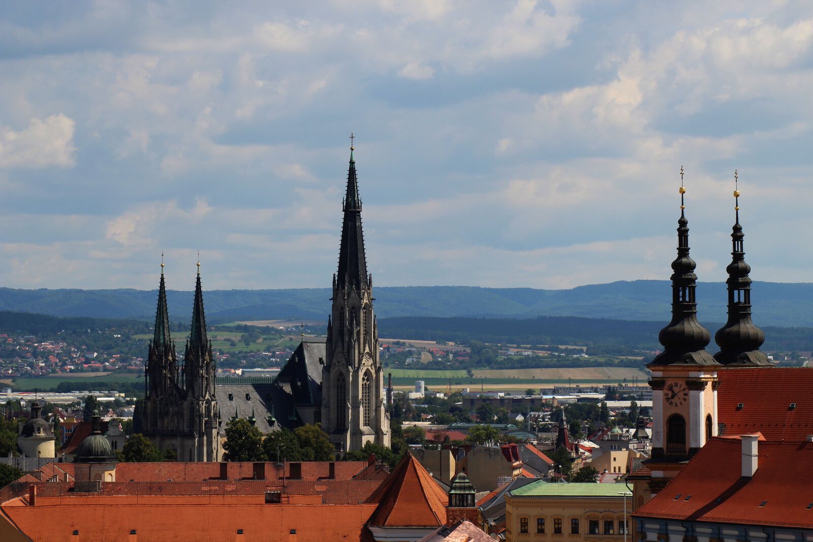 Canon EOS 1300D (EOS Rebel T6 / EOS Kiss X80) sample photo. Olomouc, monuments, city photography