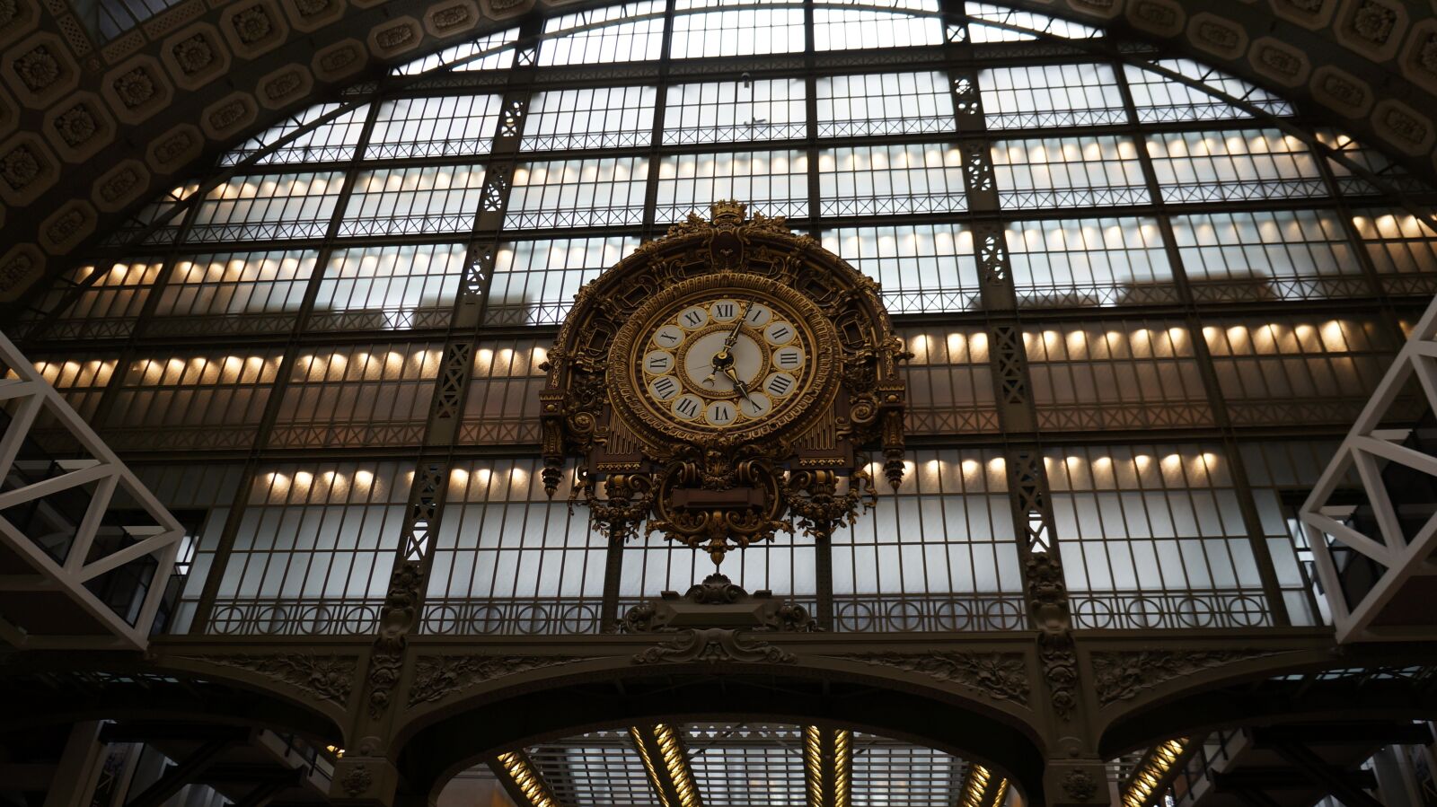 Sony Alpha NEX-5N sample photo. Clock, railway station, architecture photography