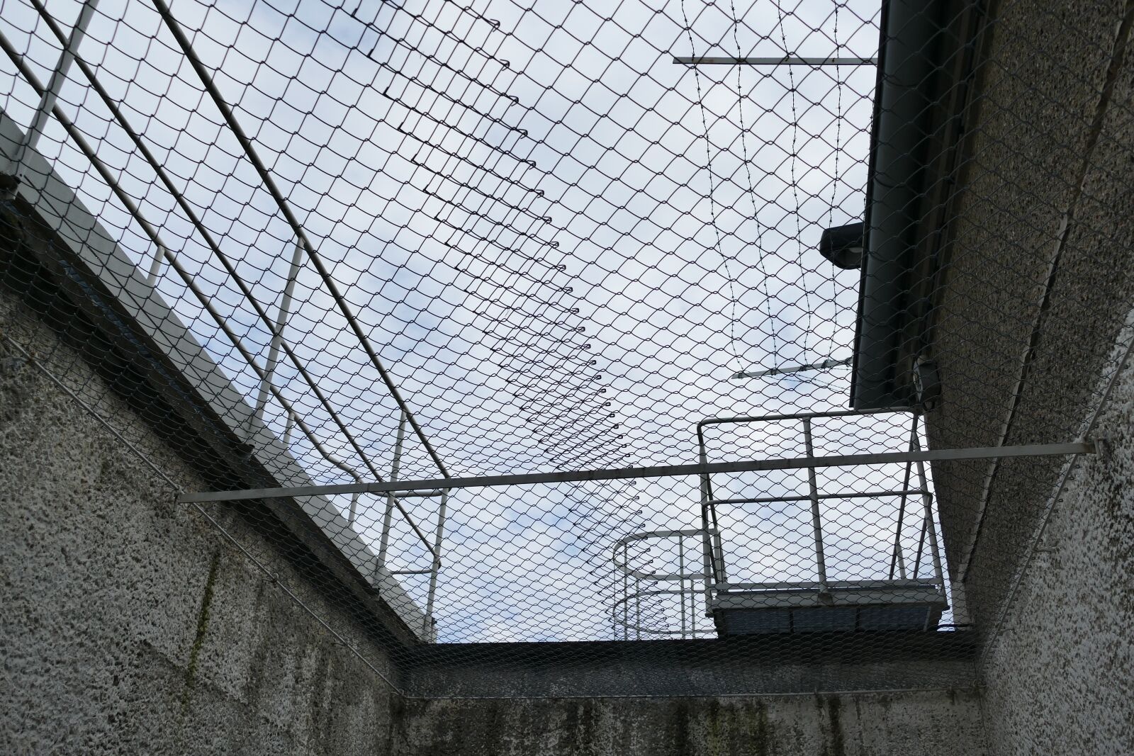 Panasonic Lumix DMC-FZ1000 sample photo. Prison, penalty, crime photography