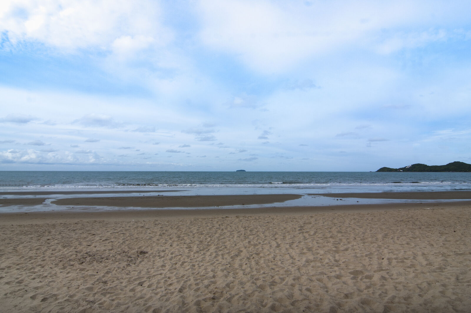 Nikon D70s + Tokina AT-X Pro 12-24mm F4 (IF) DX sample photo. Beach, blue, island, rayong photography