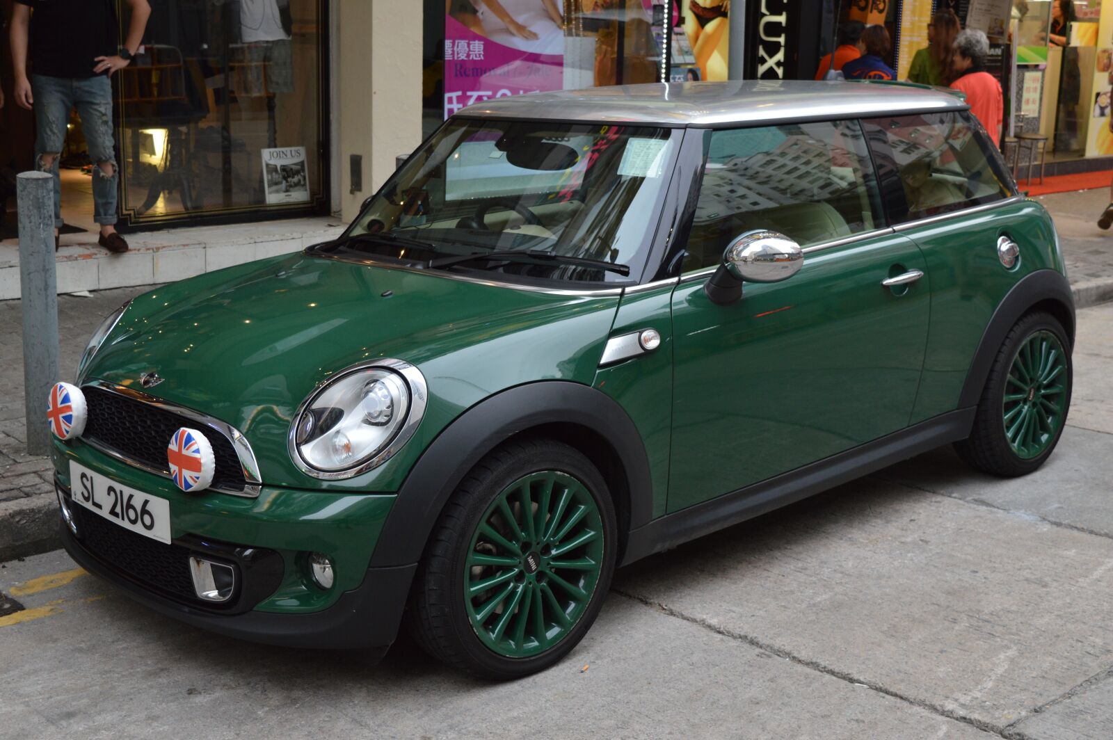 Nikon D3200 sample photo. Mini, car, green photography