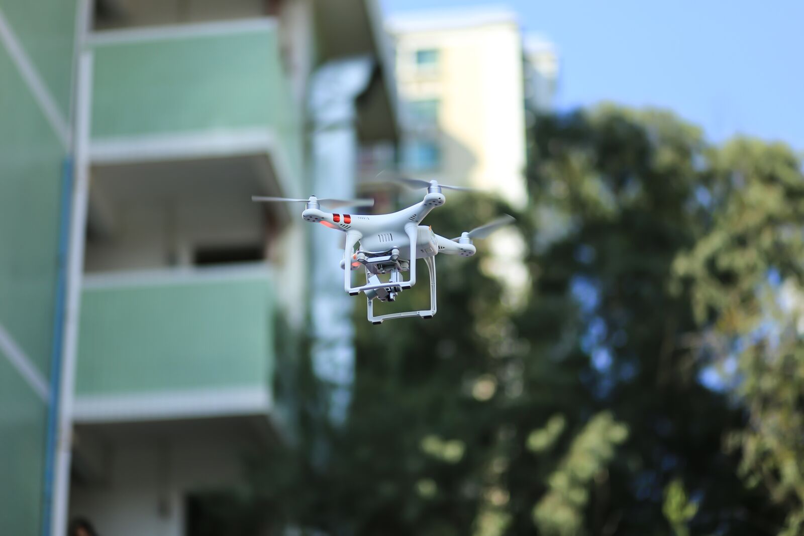 Canon EF 85mm F1.8 USM sample photo. Fly machine, toy, airplane photography