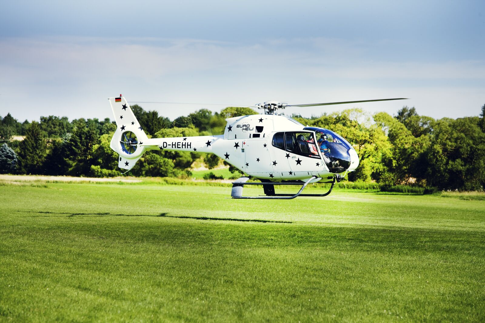 Canon EOS-1Ds Mark III sample photo. Helicopter, landing, flying photography