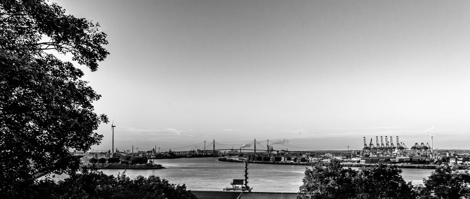 Nikon D3200 sample photo. Hamburg, elbe, harbour cranes photography