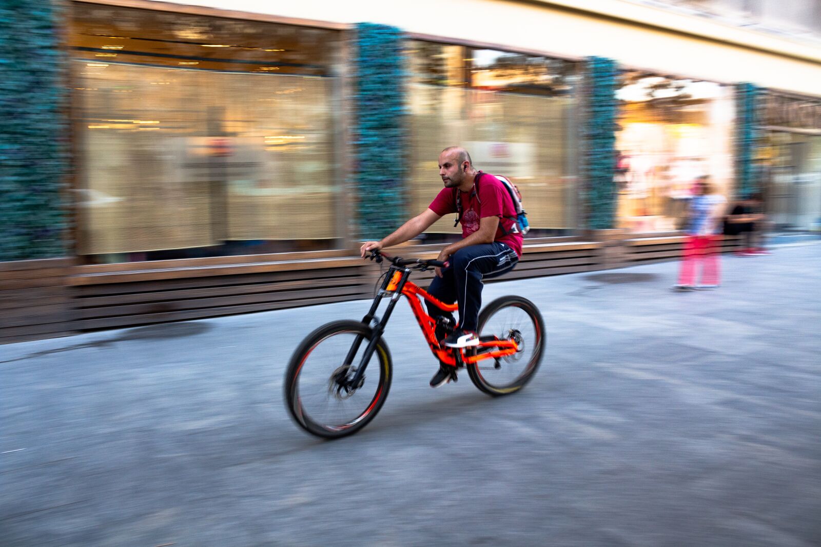 Canon EOS 700D (EOS Rebel T5i / EOS Kiss X7i) + Canon EF-S 18-55mm F3.5-5.6 III sample photo. Man, bike, panning photography