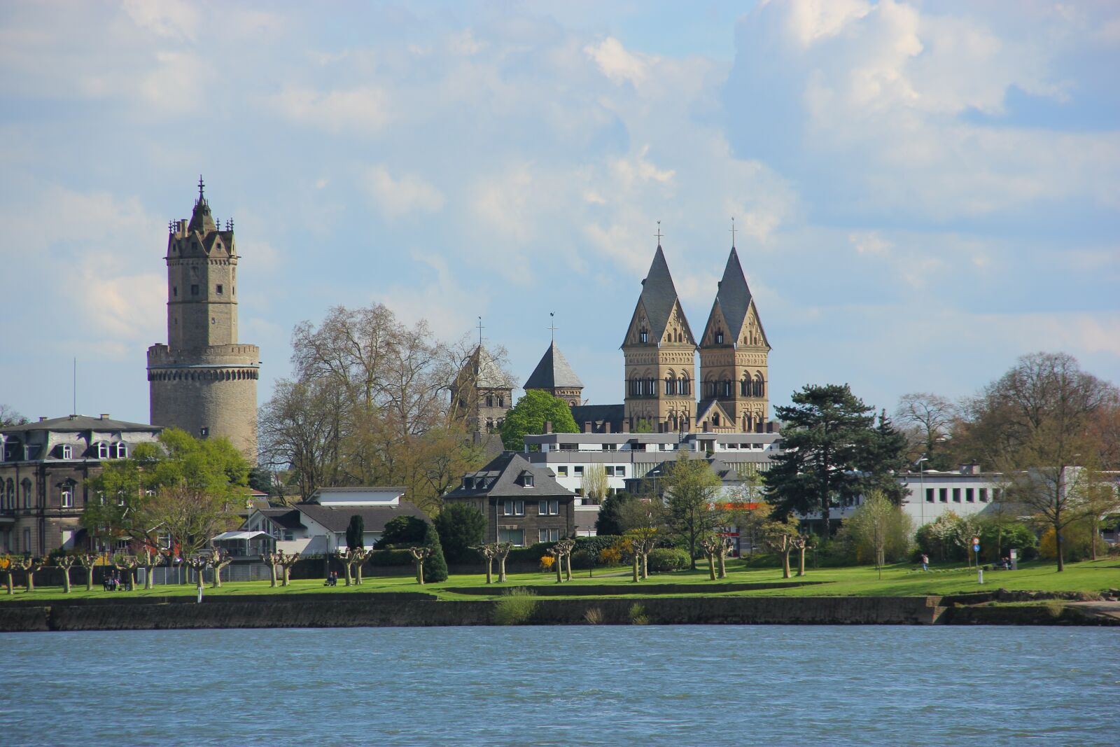 Canon EOS 550D (EOS Rebel T2i / EOS Kiss X4) sample photo. City, castle, rein photography