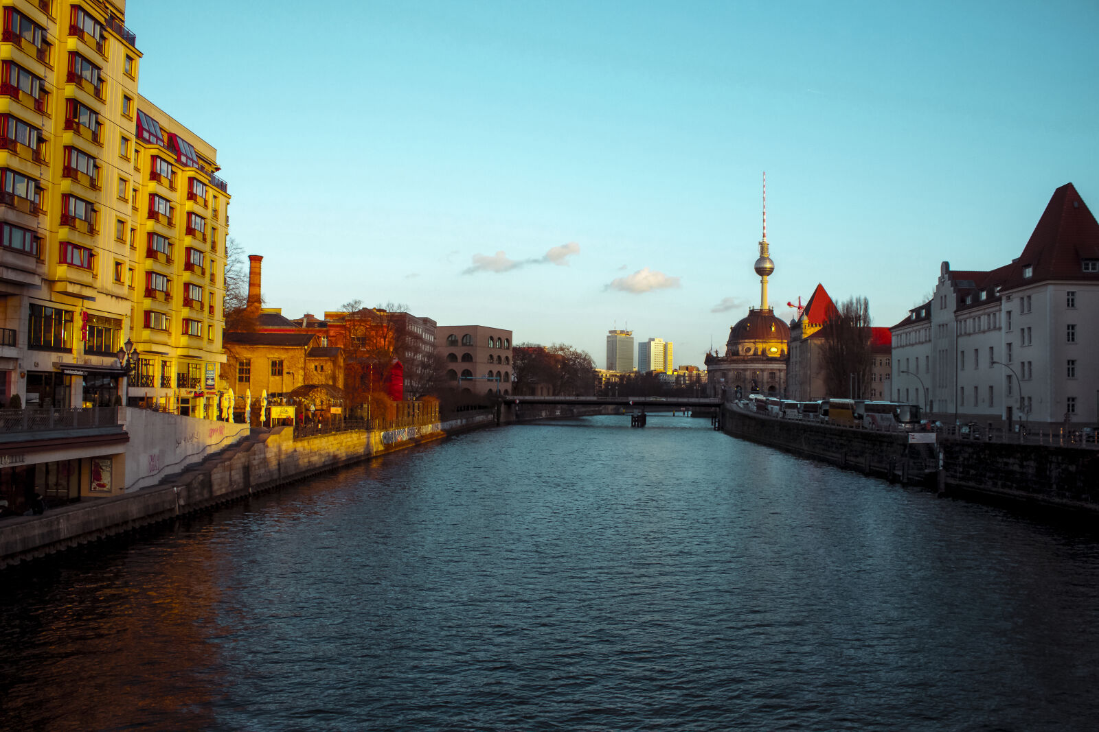 Canon EOS 700D (EOS Rebel T5i / EOS Kiss X7i) sample photo. Adobe, photoshop, berlin, colorful photography