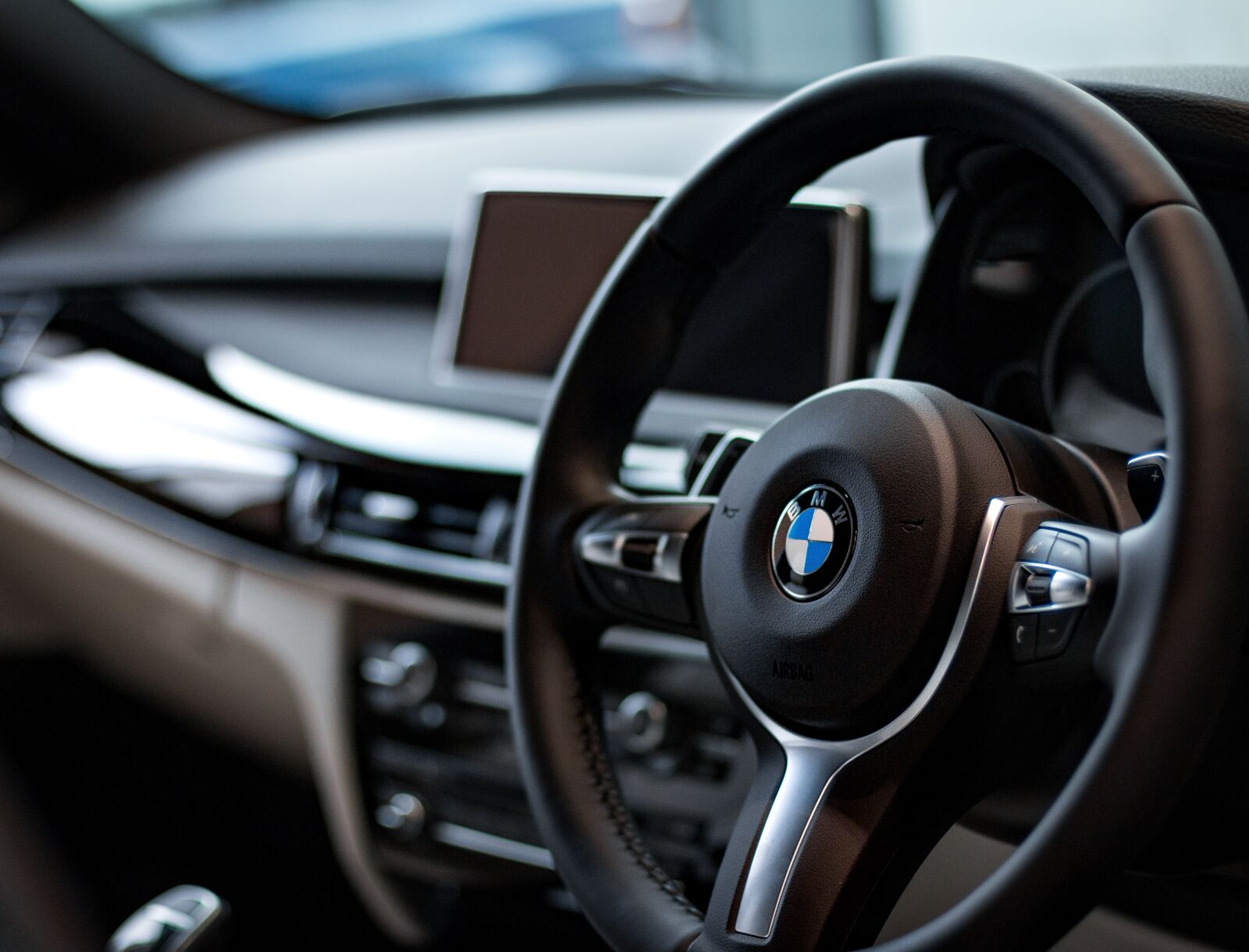 Canon EOS 70D + Canon EF 50mm F1.4 USM sample photo. Bmw, car, dashboard photography