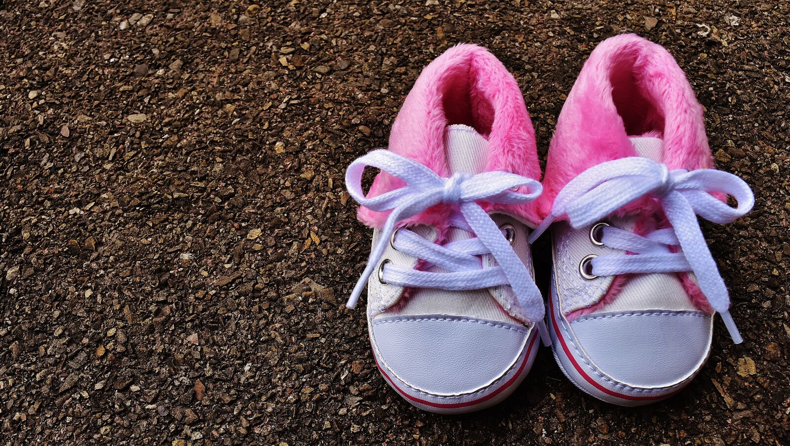 Nikon D7200 sample photo. Baby shoes, small, baby photography