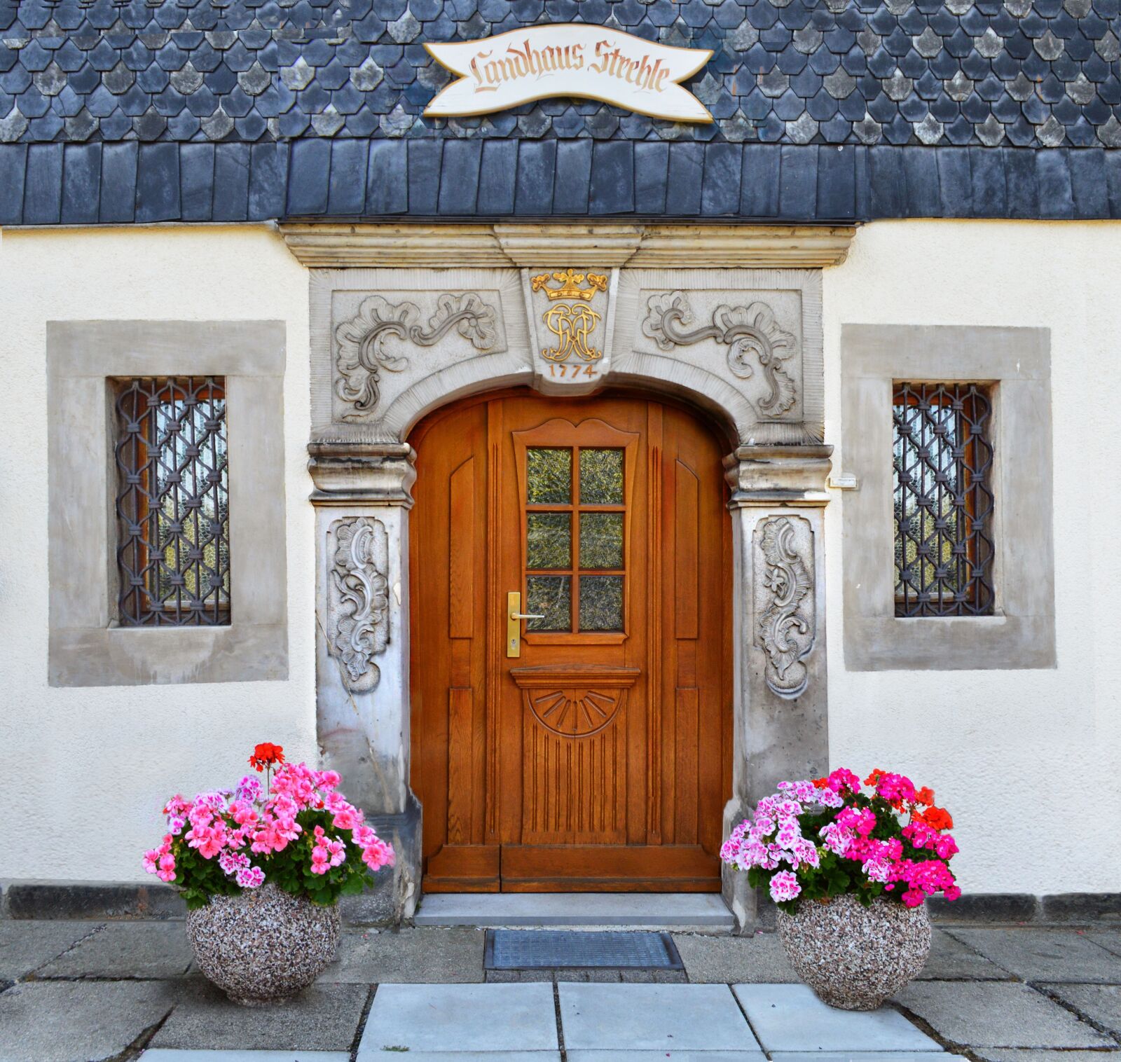 Nikon D3200 sample photo. Door, ornate, house photography