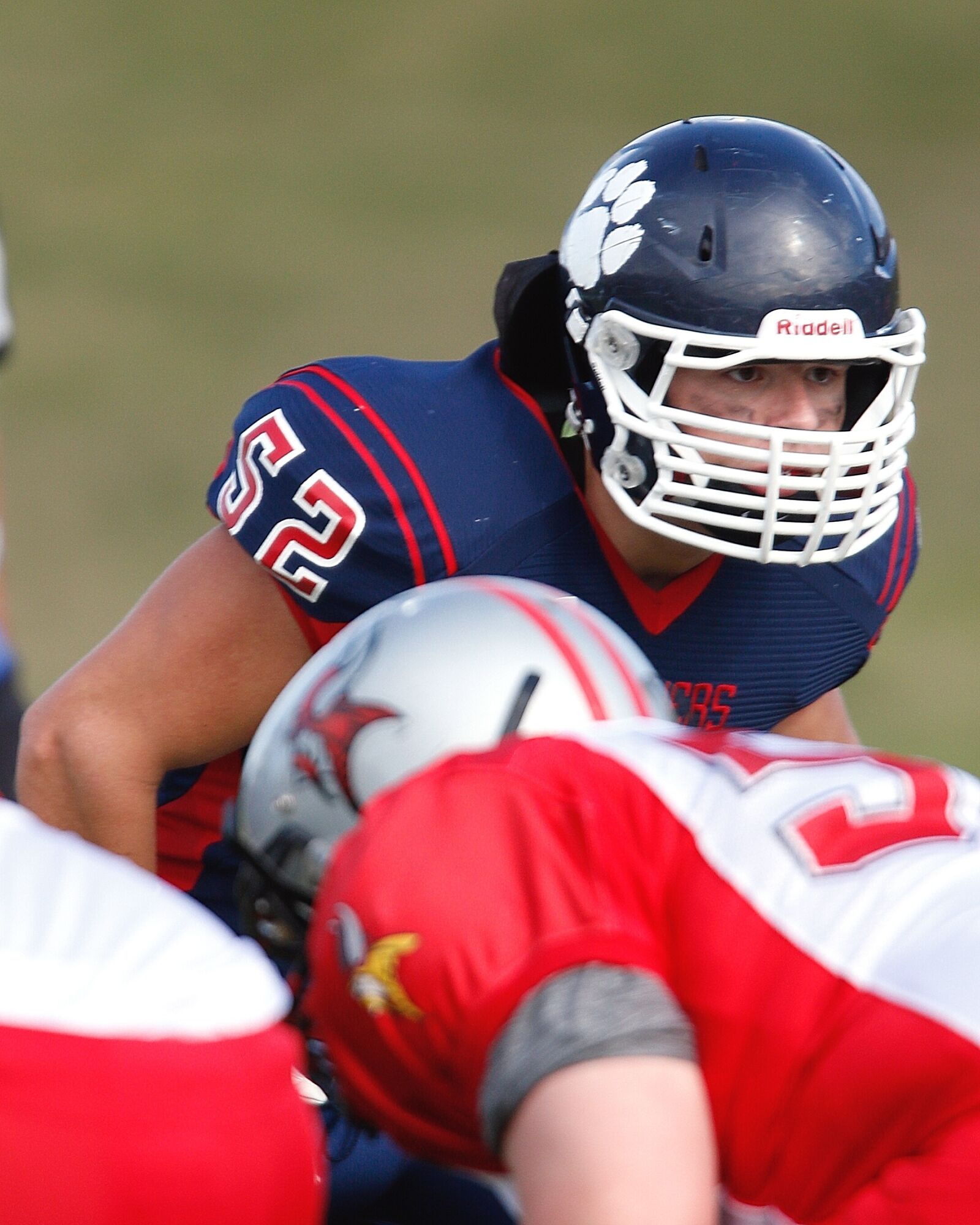 Canon EF 300mm F2.8L IS USM sample photo. American football, linebacker, tough photography