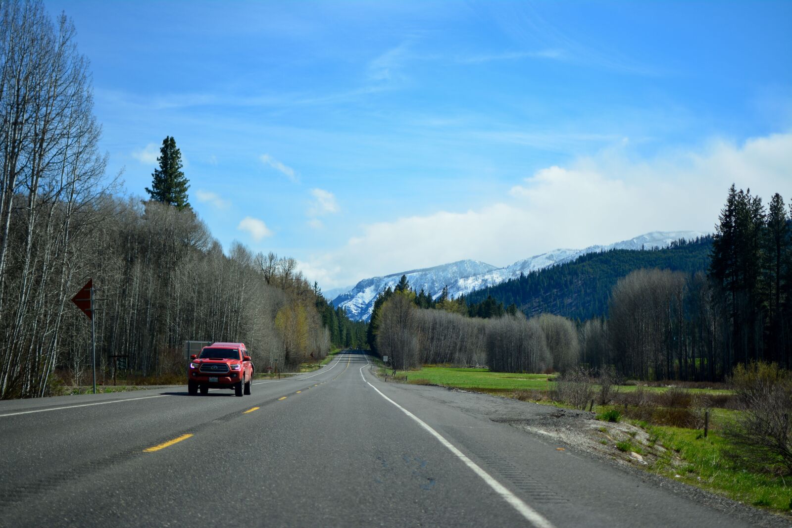 Nikon D5200 sample photo. Adventure, car, mountains, road photography
