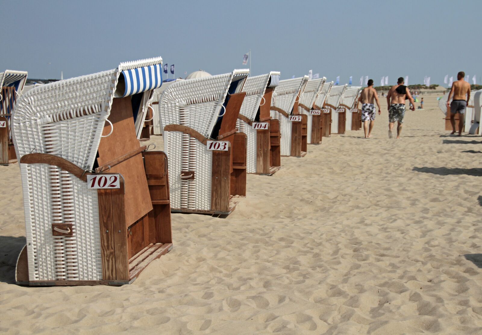 Canon EOS 7D sample photo. Chair, beach, hooded beach photography