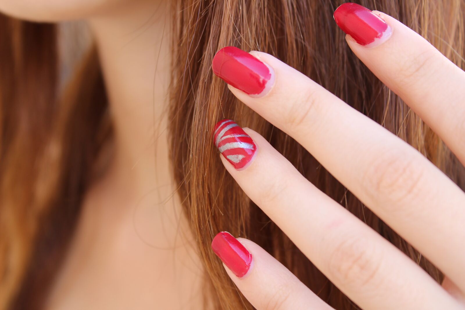 Canon EOS 1200D (EOS Rebel T5 / EOS Kiss X70 / EOS Hi) sample photo. Nail polish, fingers, hair photography