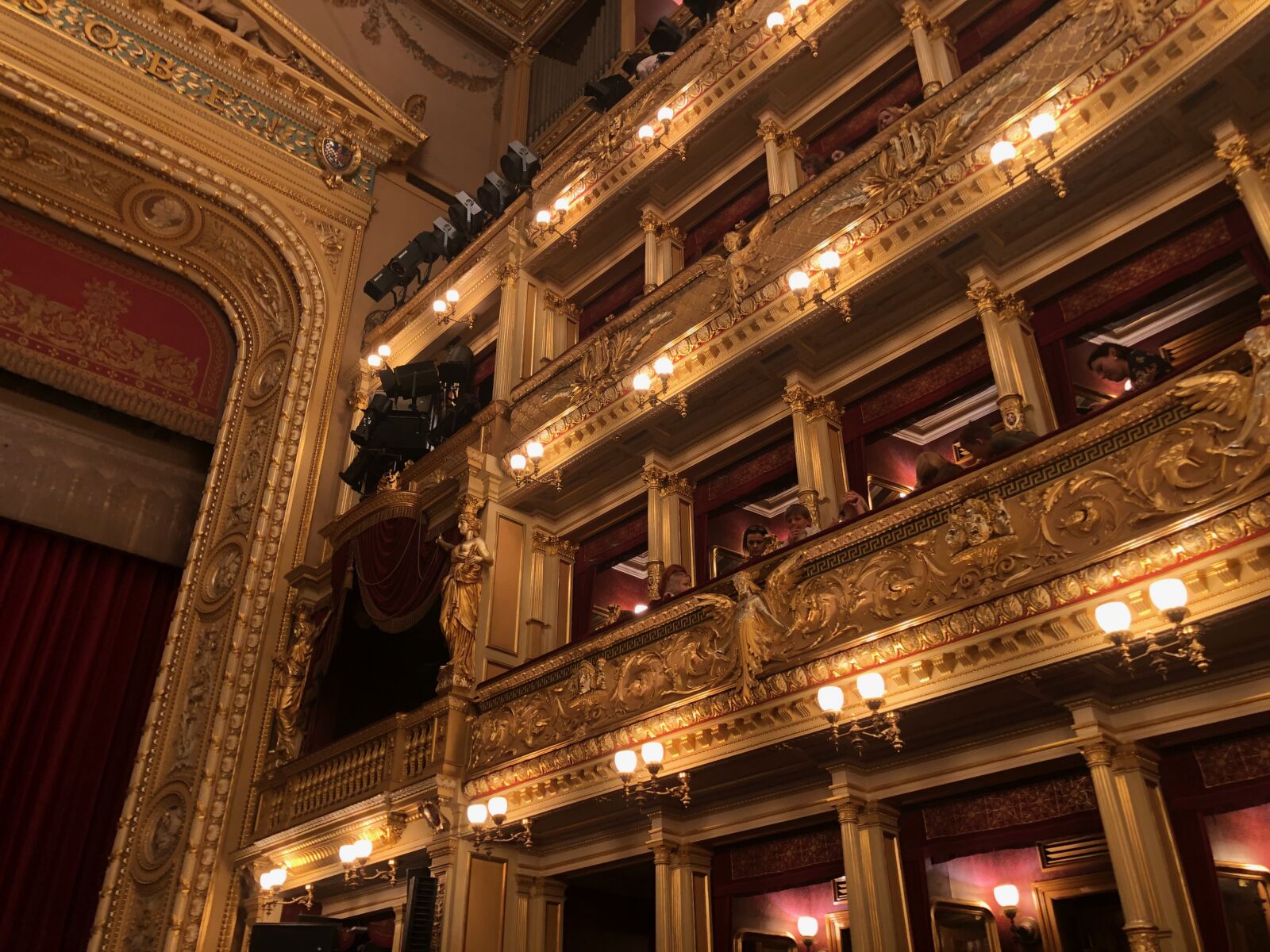 iPhone X back dual camera 4mm f/1.8 sample photo. Opera, teatro, theater photography