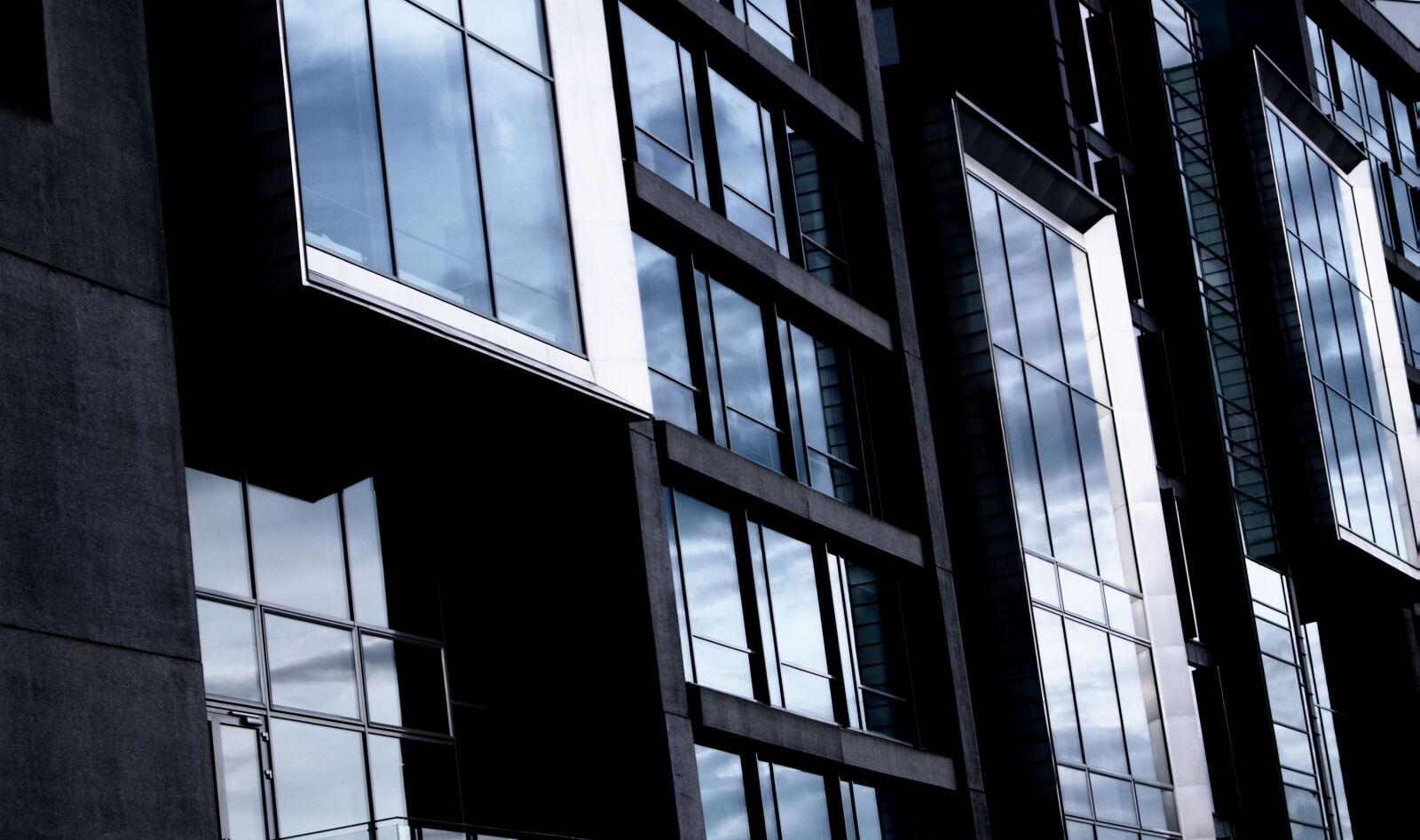 Sony SLT-A37 sample photo. Architecture, building, glass photography