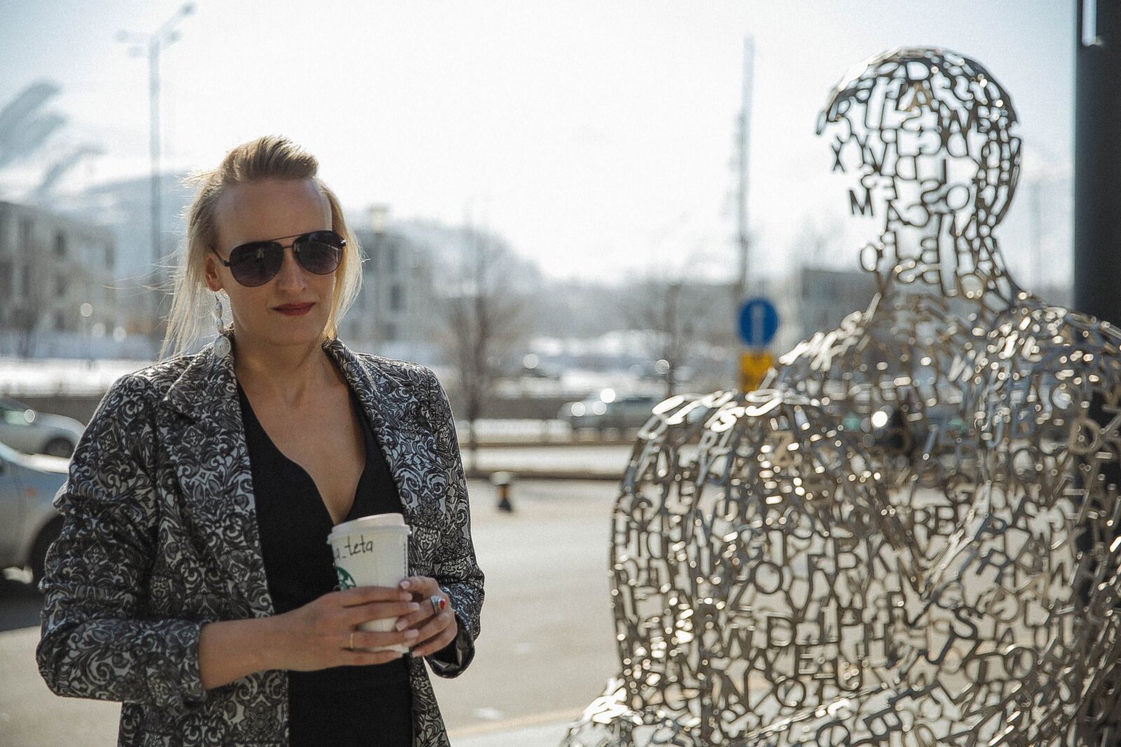Canon EOS 5D Mark IV sample photo. Girl with glasses, street photography