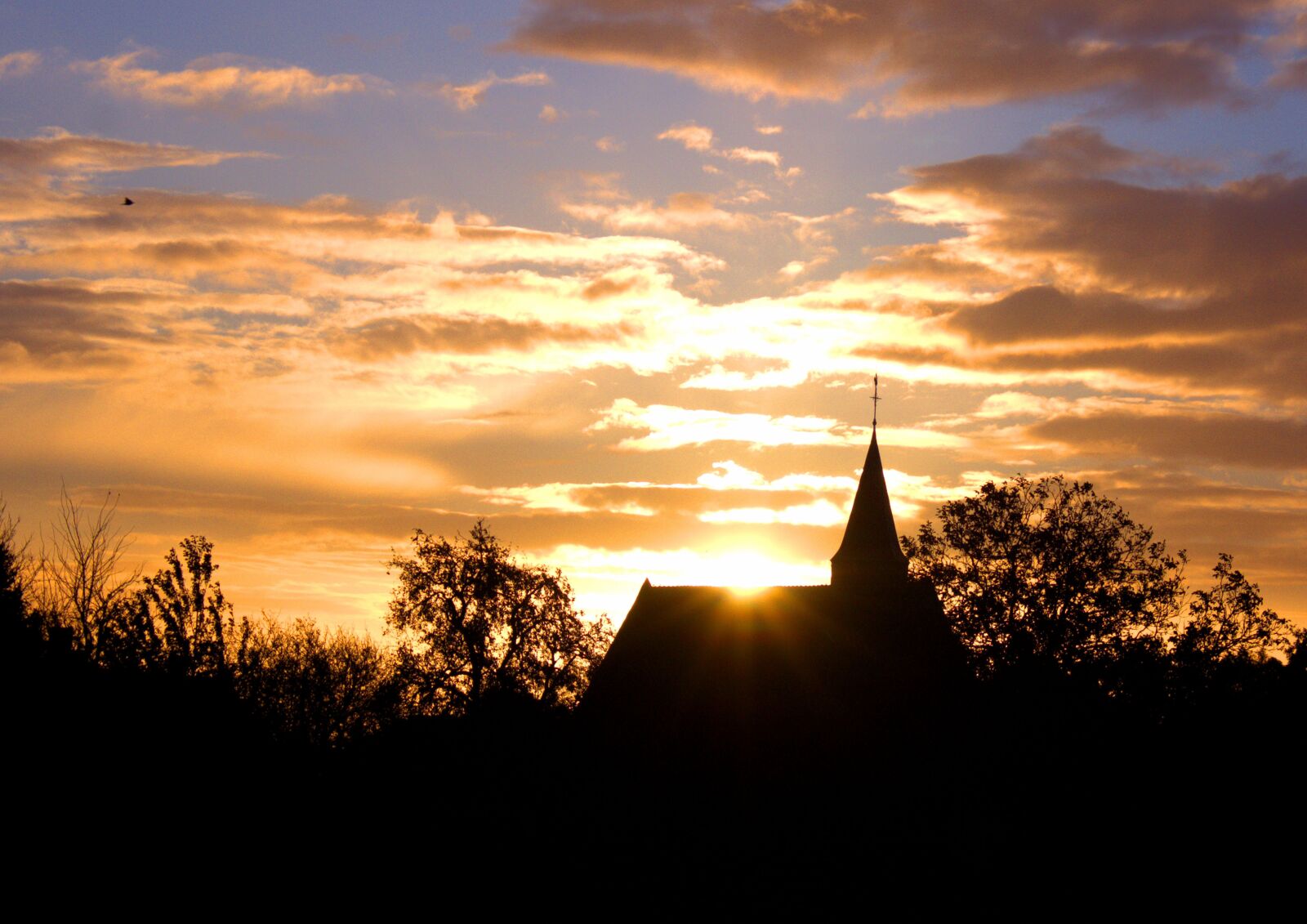 Canon EOS 1200D (EOS Rebel T5 / EOS Kiss X70 / EOS Hi) sample photo. Lift, sun, landscape photography