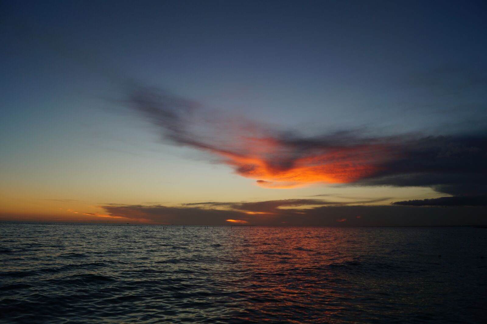 Sony DT 18-55mm F3.5-5.6 SAM II sample photo. Sunset, sea, ocean photography