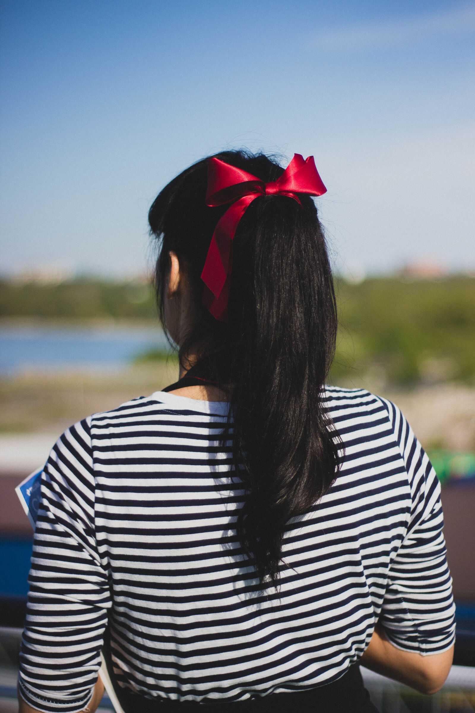 Canon EOS 600D (Rebel EOS T3i / EOS Kiss X5) + Canon EF 50mm F1.8 II sample photo. Girl, grass, landscape, outdoors photography