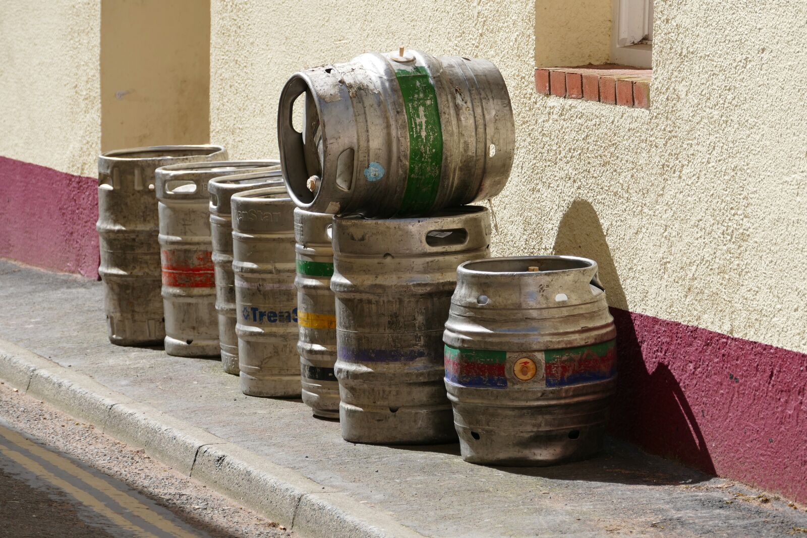Panasonic Lumix DMC-FZ1000 sample photo. Beer, barrels, ale photography