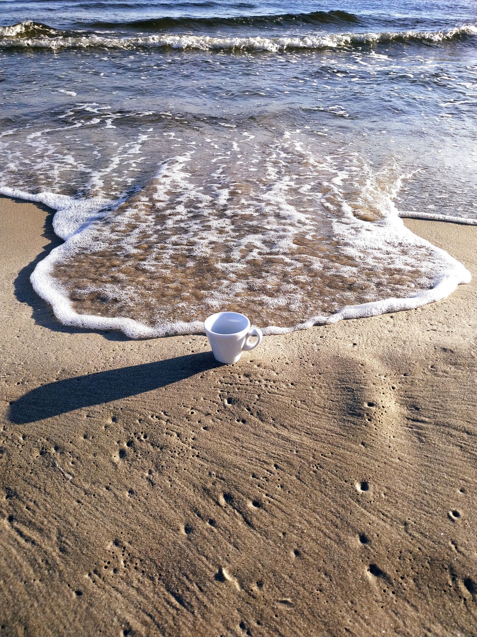 Xiaomi Redmi Note 6 Pro sample photo. Sea, beach, teacup photography