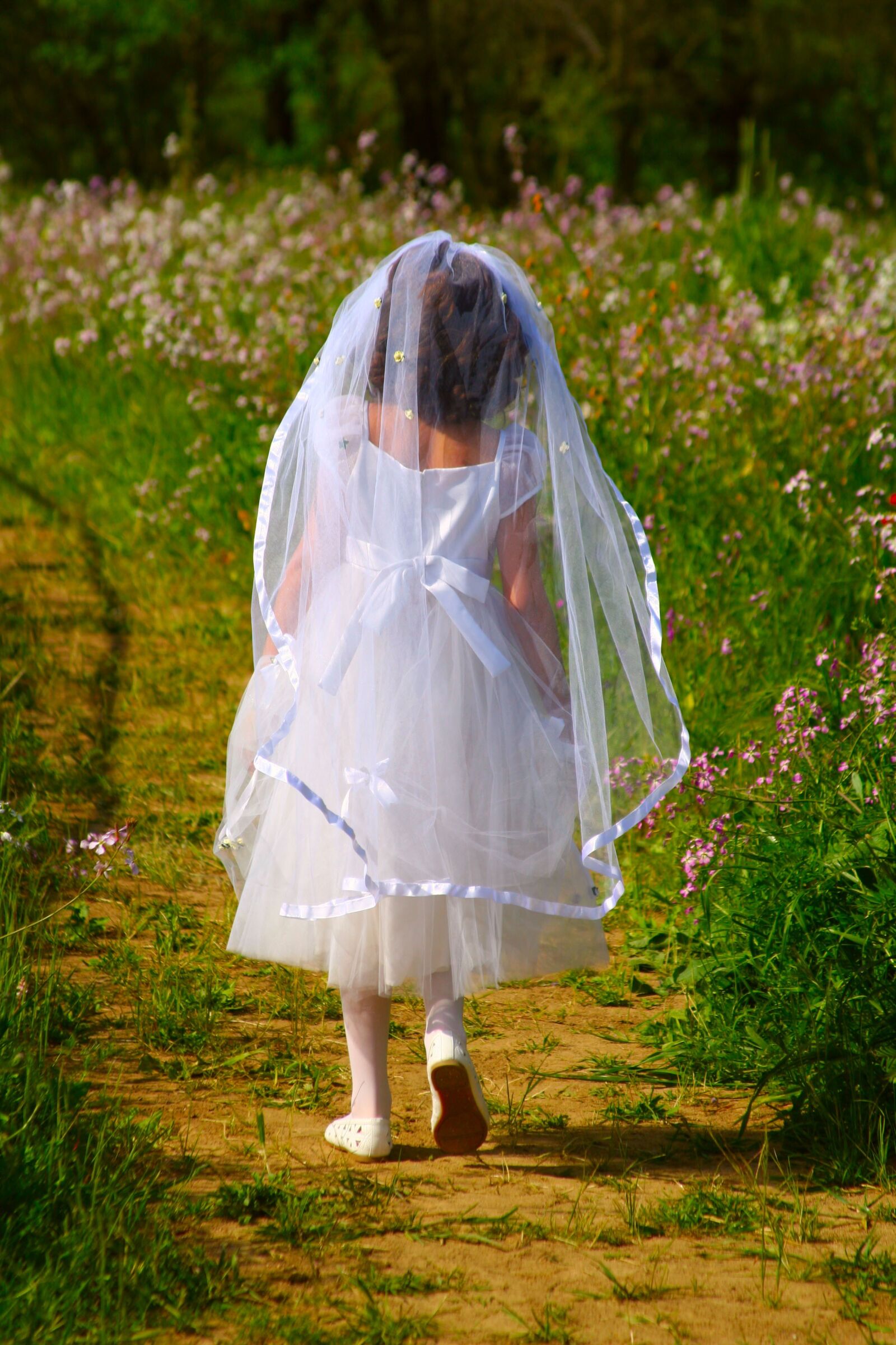 Canon EOS 20D sample photo. First holy communion, white photography