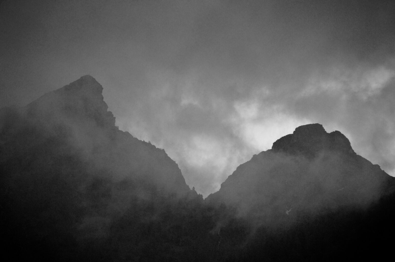 Nikon D3200 sample photo. Mountain, peaks, clouds photography