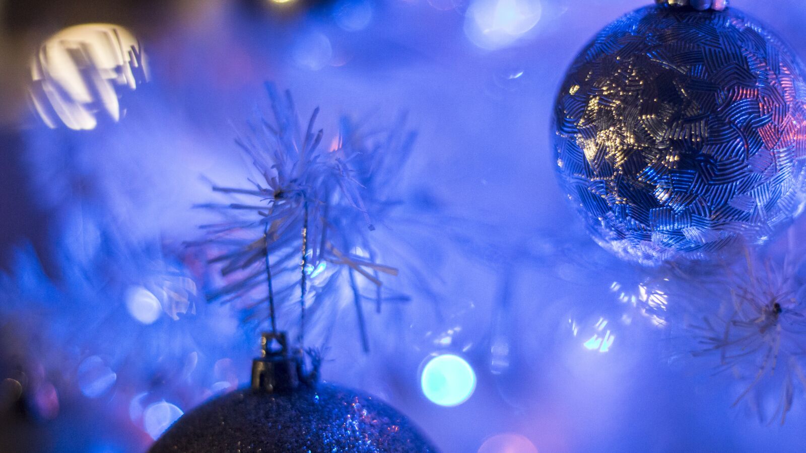 Canon EOS 70D + Canon EF 50mm F1.8 STM sample photo. Sphere, christmas, decoration photography