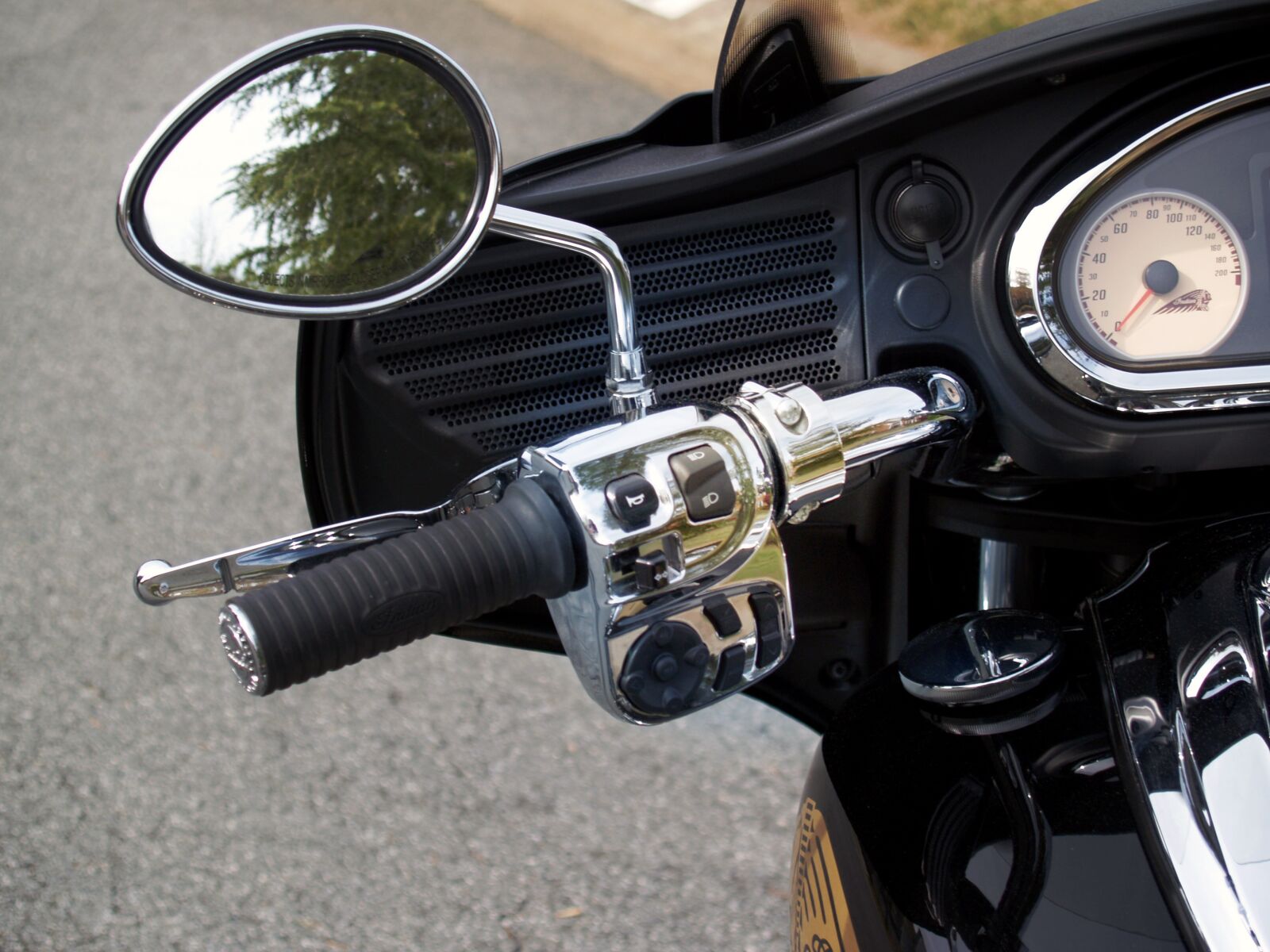 Olympus E-300 (EVOLT E-300) sample photo. Mirror, throttle, motorcycle photography