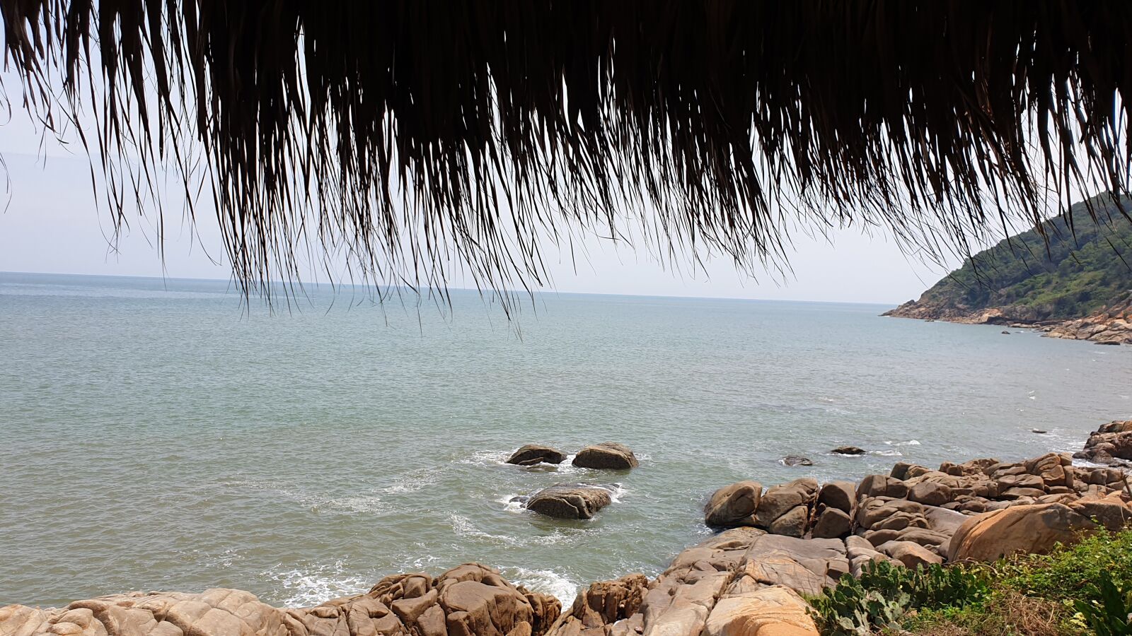 Samsung Galaxy S9+ sample photo. The sea, the rocky photography