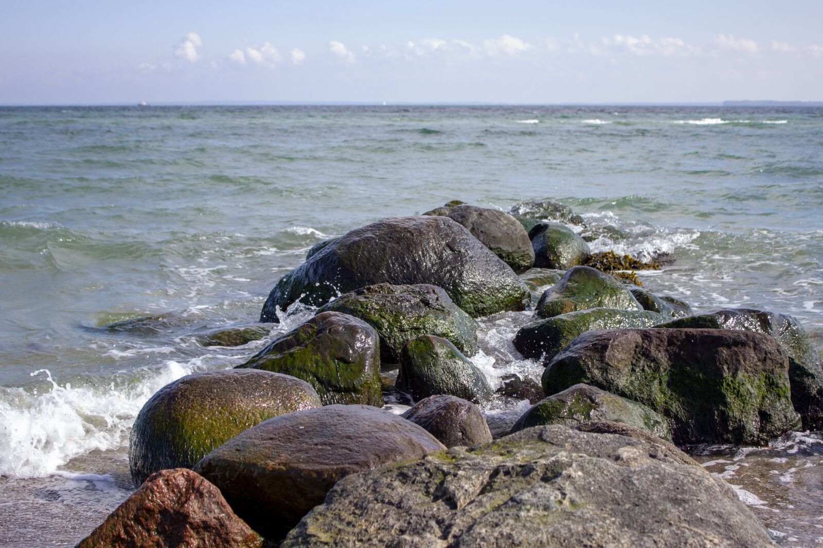 Canon EOS 600D (Rebel EOS T3i / EOS Kiss X5) sample photo. Sea, stones, water photography
