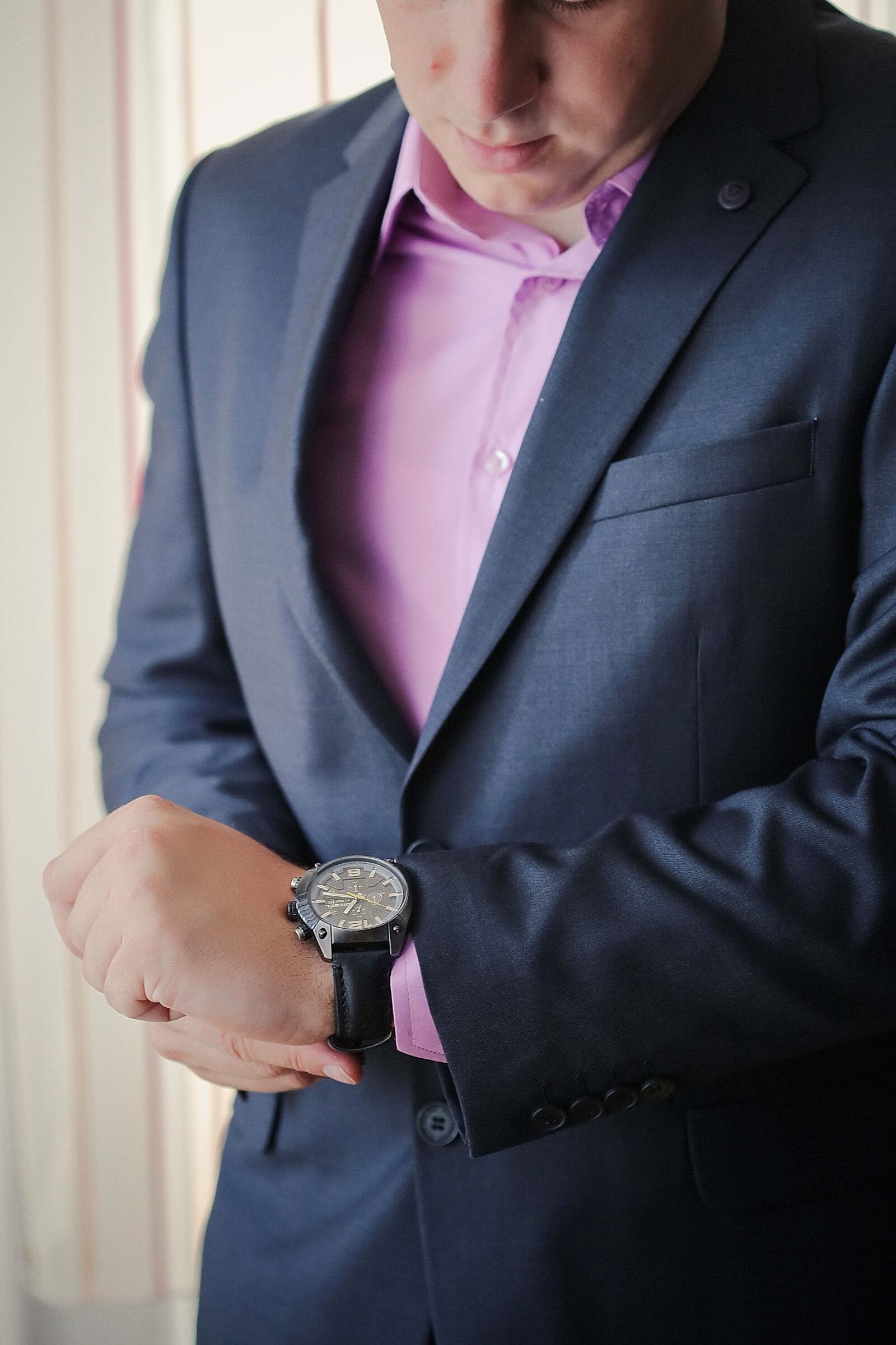 Canon EOS 5D Mark III + Canon EF 100mm F2.8 Macro USM sample photo. Suit, career, businessman, wristwatch photography