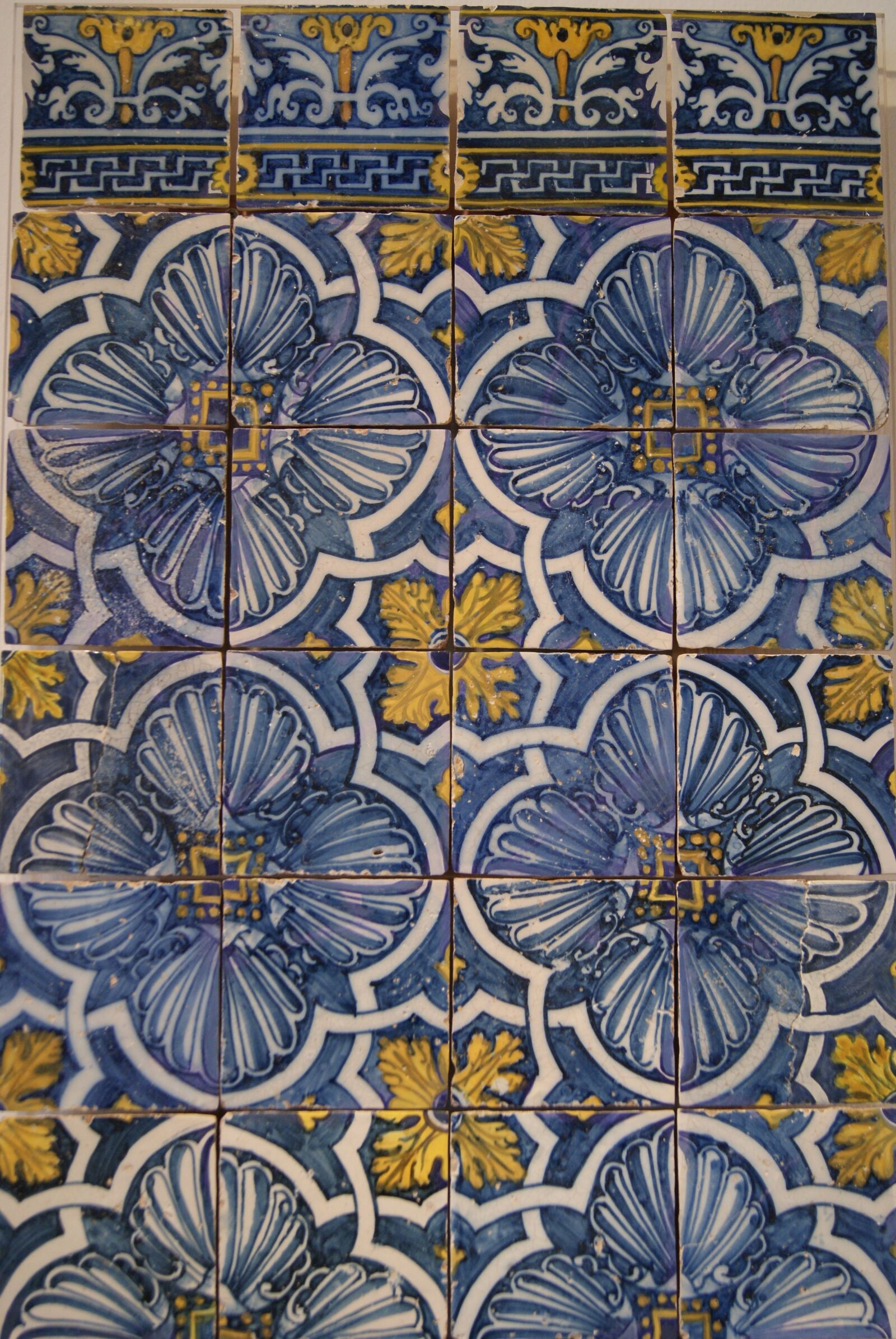 Sony Alpha DSLR-A230 sample photo. Bottom wall, texture, tile photography