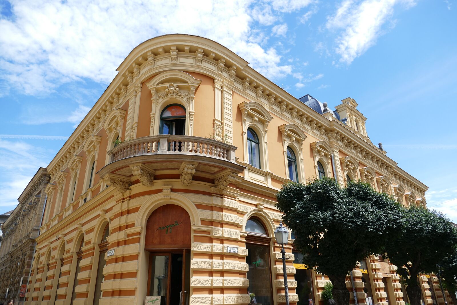 Panasonic Lumix DMC-FZ1000 sample photo. Pécs, hungary, city photography