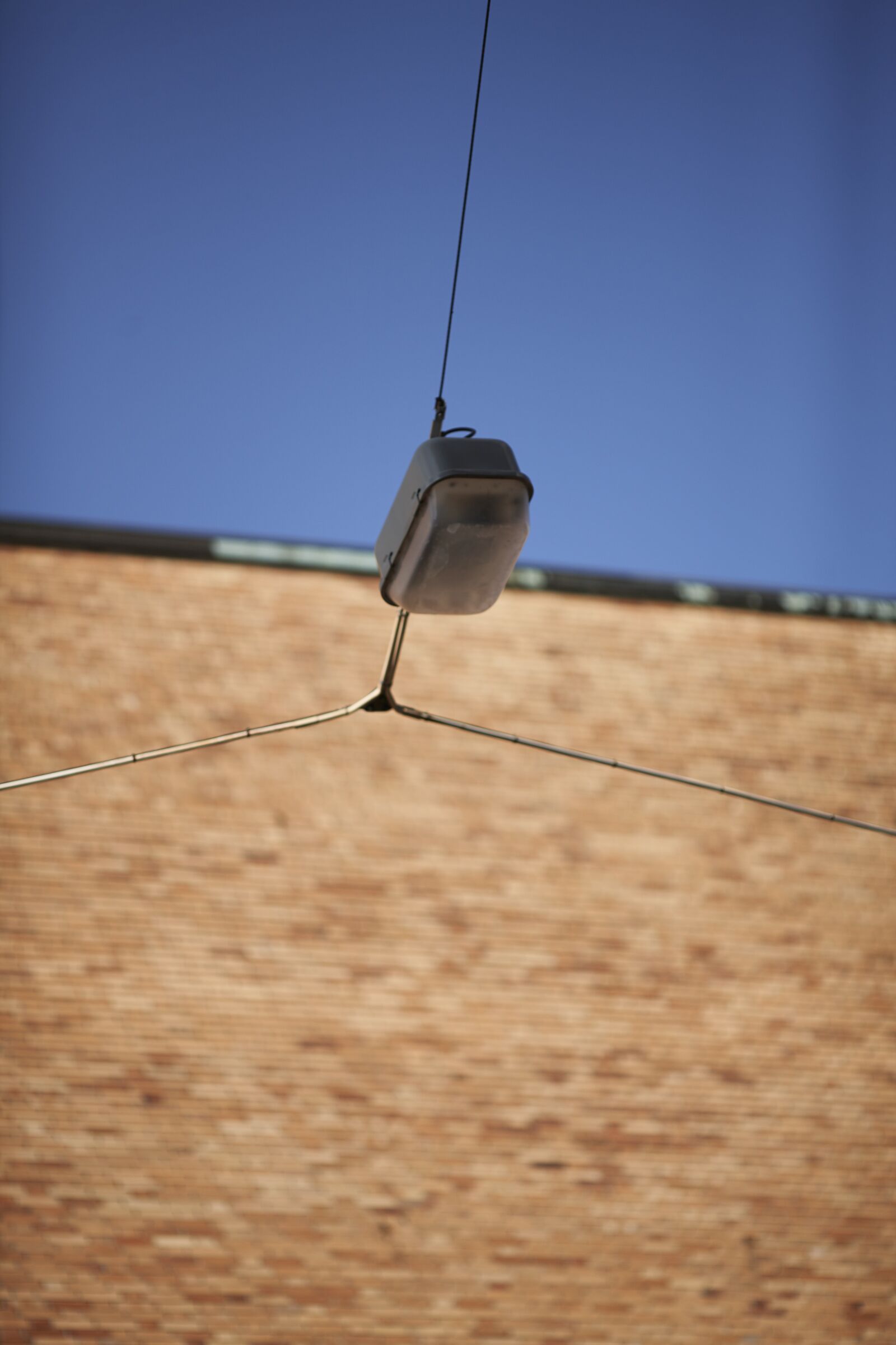 Canon EOS-1Ds Mark III sample photo. Lantern, brick, lamp photography