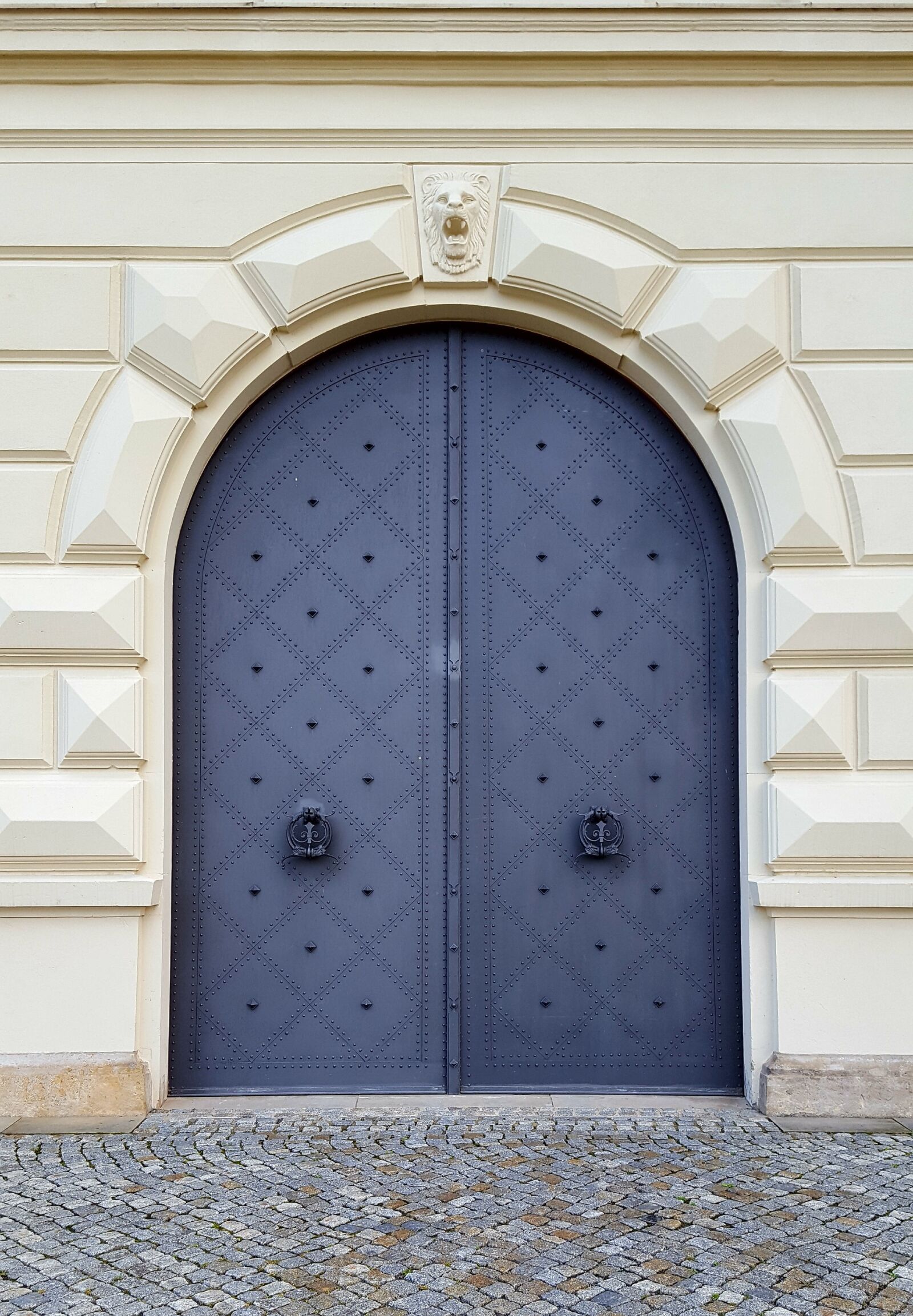 Samsung Galaxy S6 sample photo. Door, iron, historically photography