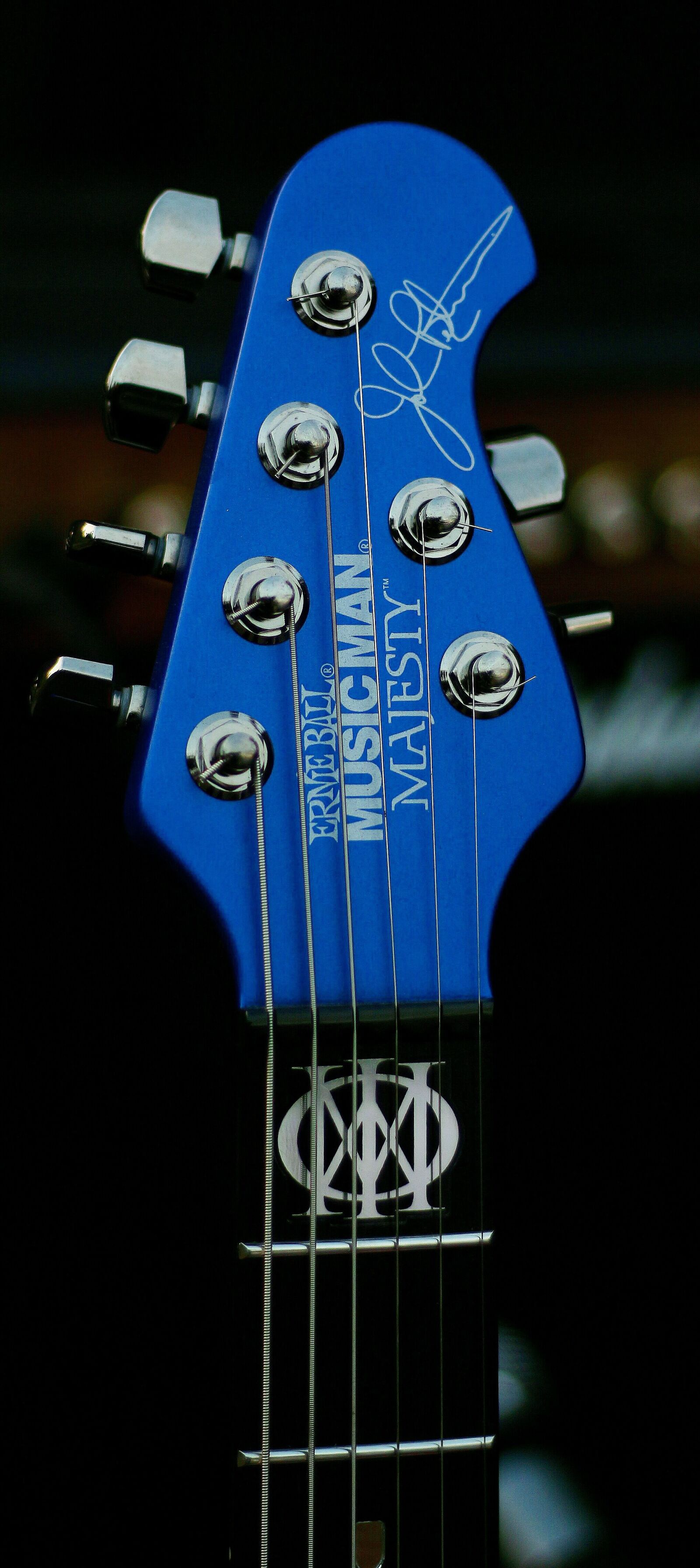 Canon EOS 700D (EOS Rebel T5i / EOS Kiss X7i) + Canon EF 50mm F1.8 STM sample photo. Guitar, musical instrument, rock photography