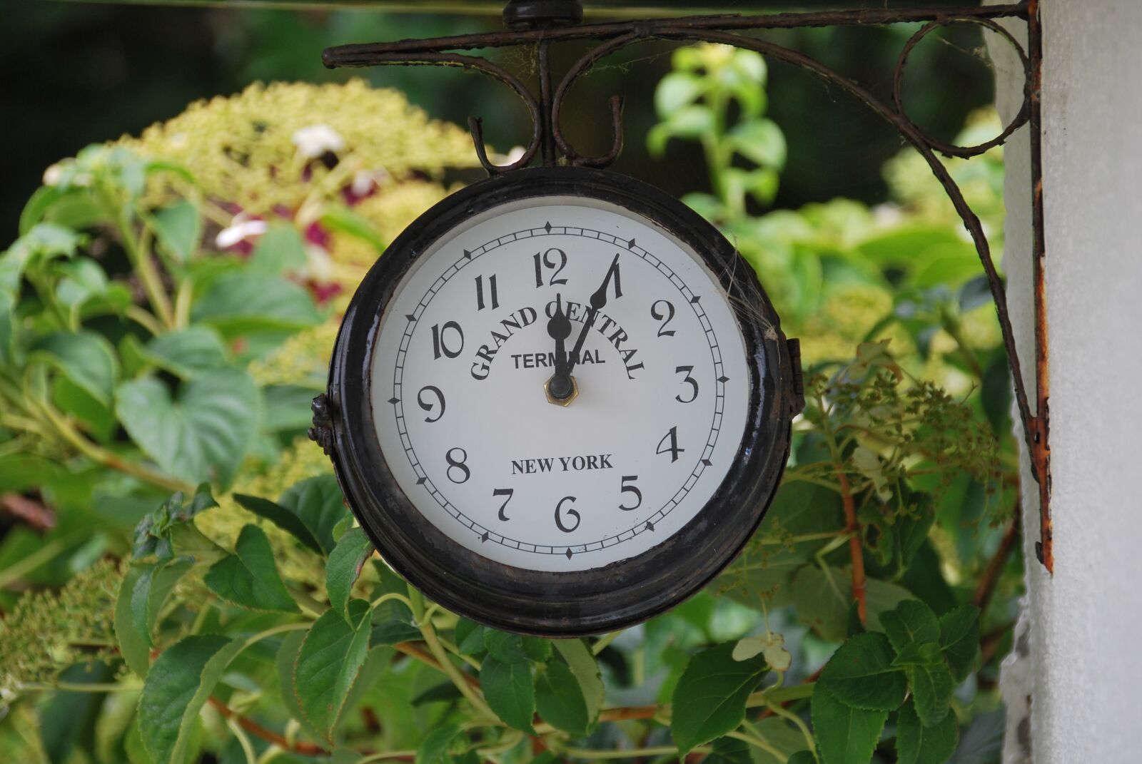 Nikon D60 sample photo. Clock, wall clock, time photography