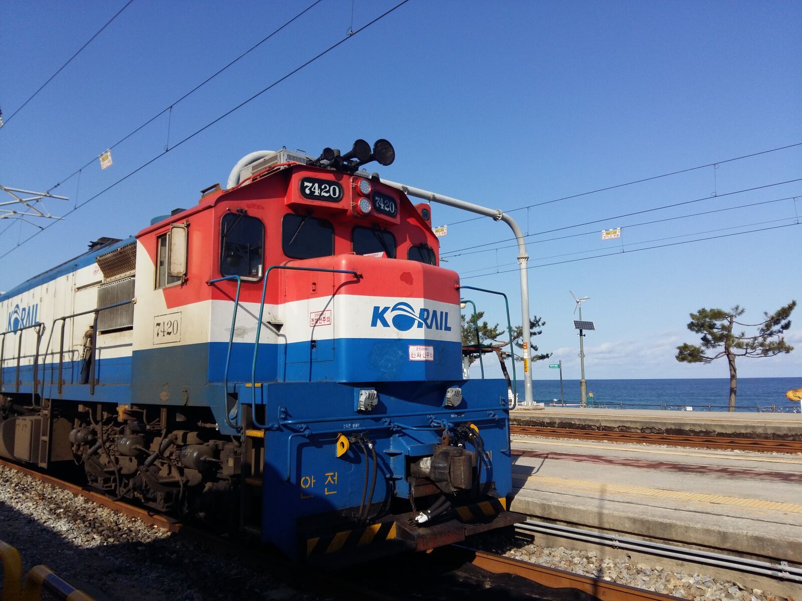 Samsung Galaxy A5 sample photo. Train, locomotive, railway photography