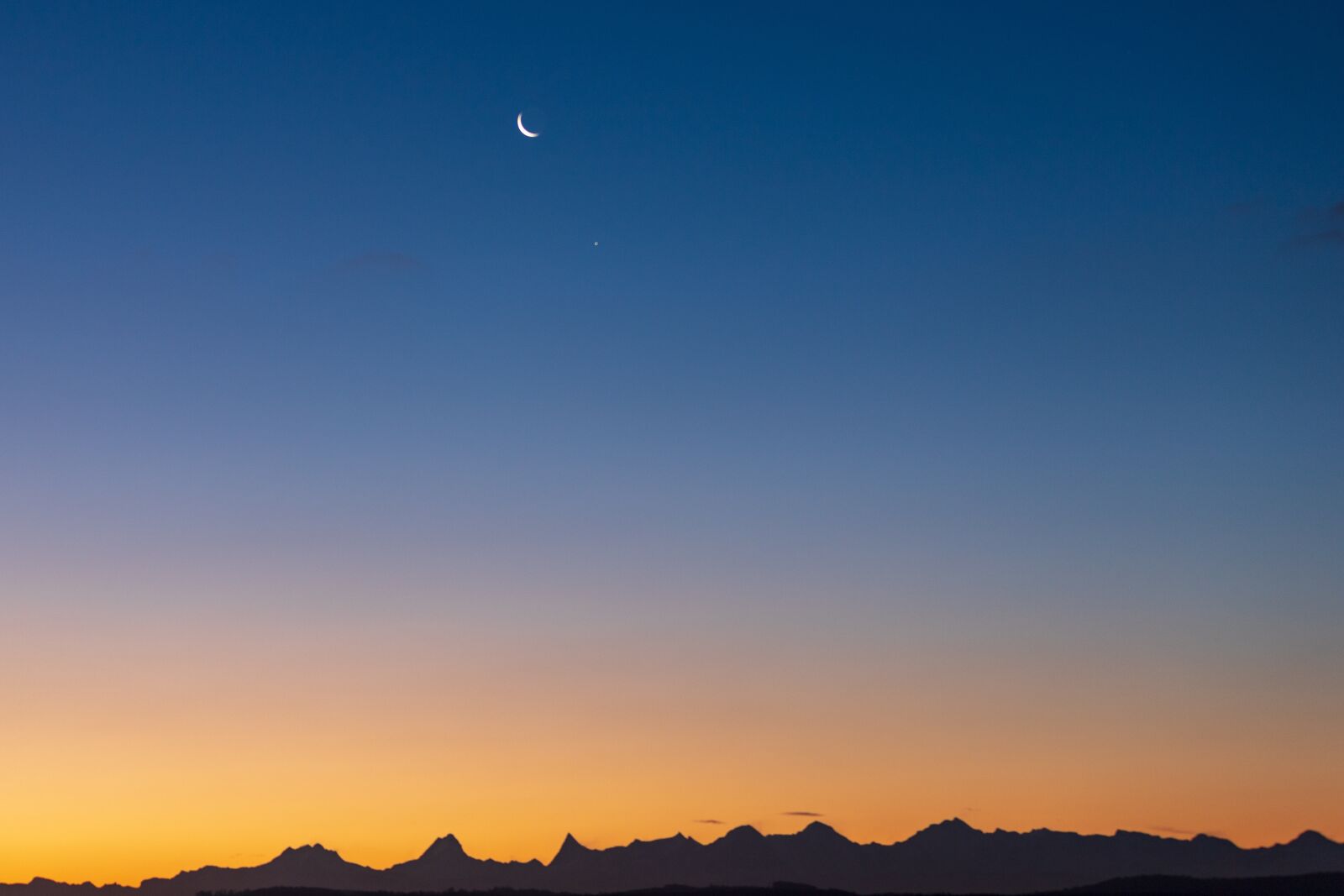 Canon EOS 6D Mark II sample photo. Mountain range, morgenrot, moon photography