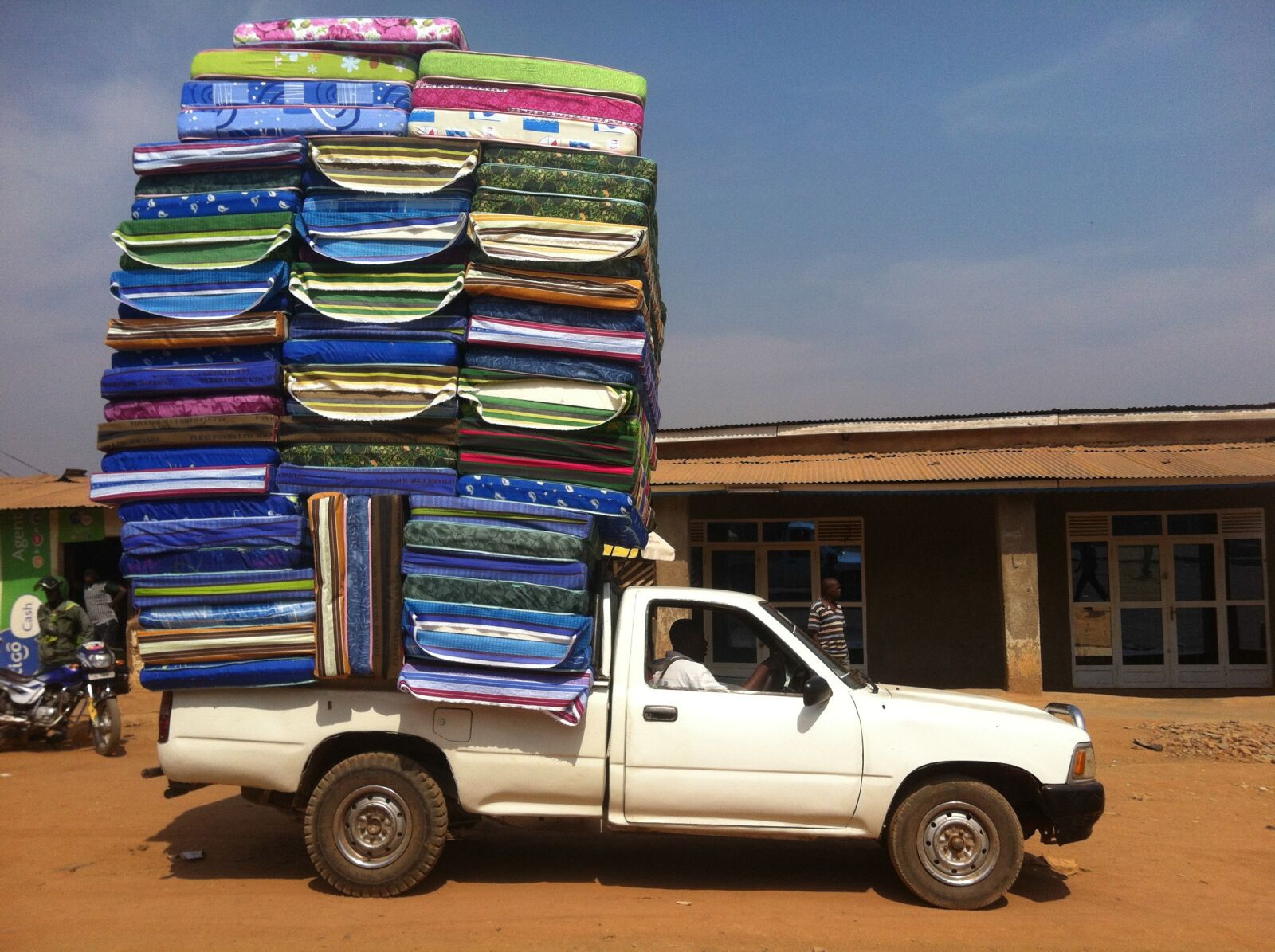 Apple iPhone 4 sample photo. Car, market, mattress photography