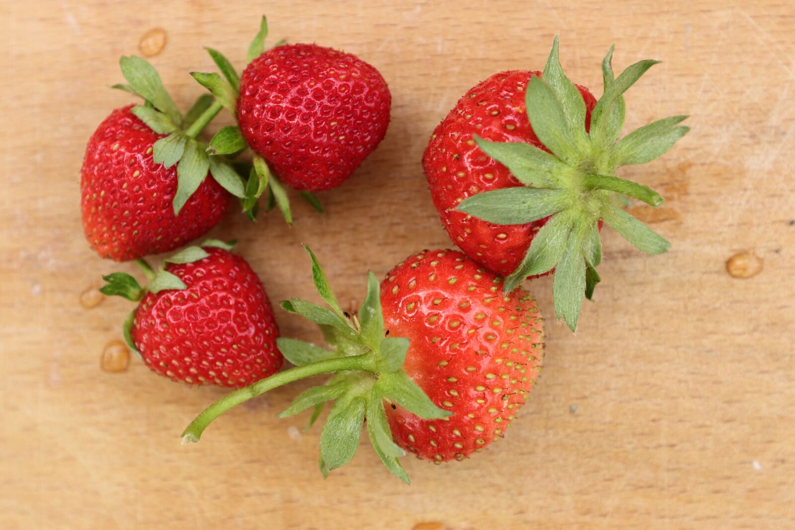 Canon EF 16-35mm F2.8L II USM sample photo. Strawberries, fresh strawberries, fruits photography